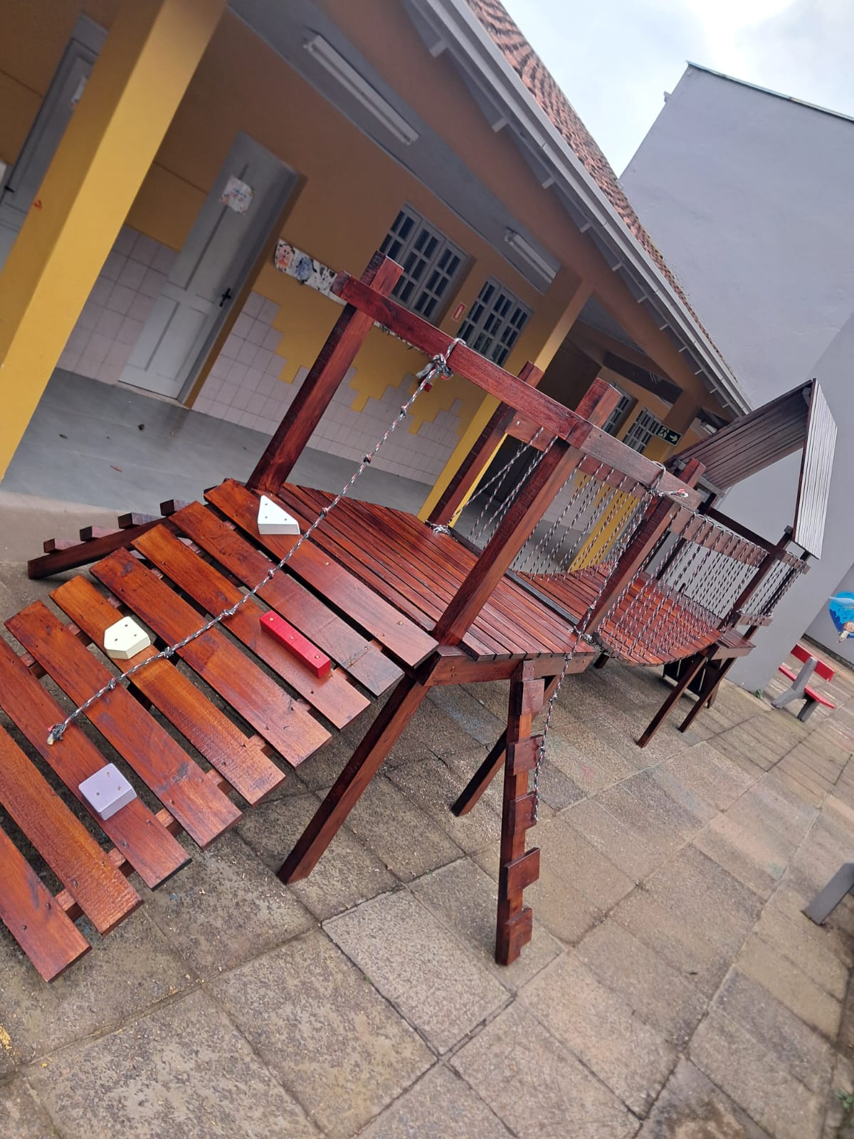 Playground de Madeira eucalipto  2 diverços