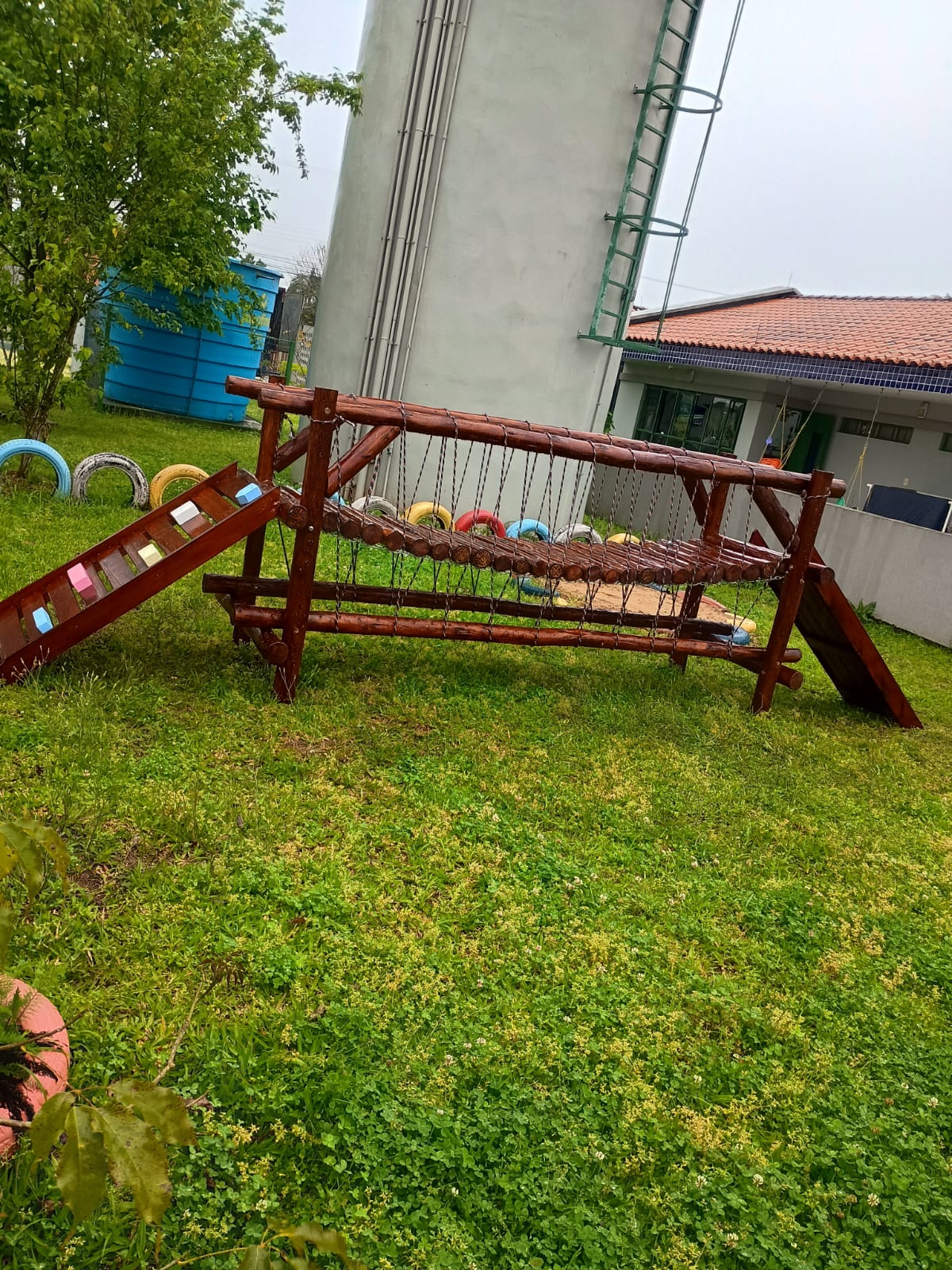 Ponte Suspensa de Madeira  reforçada