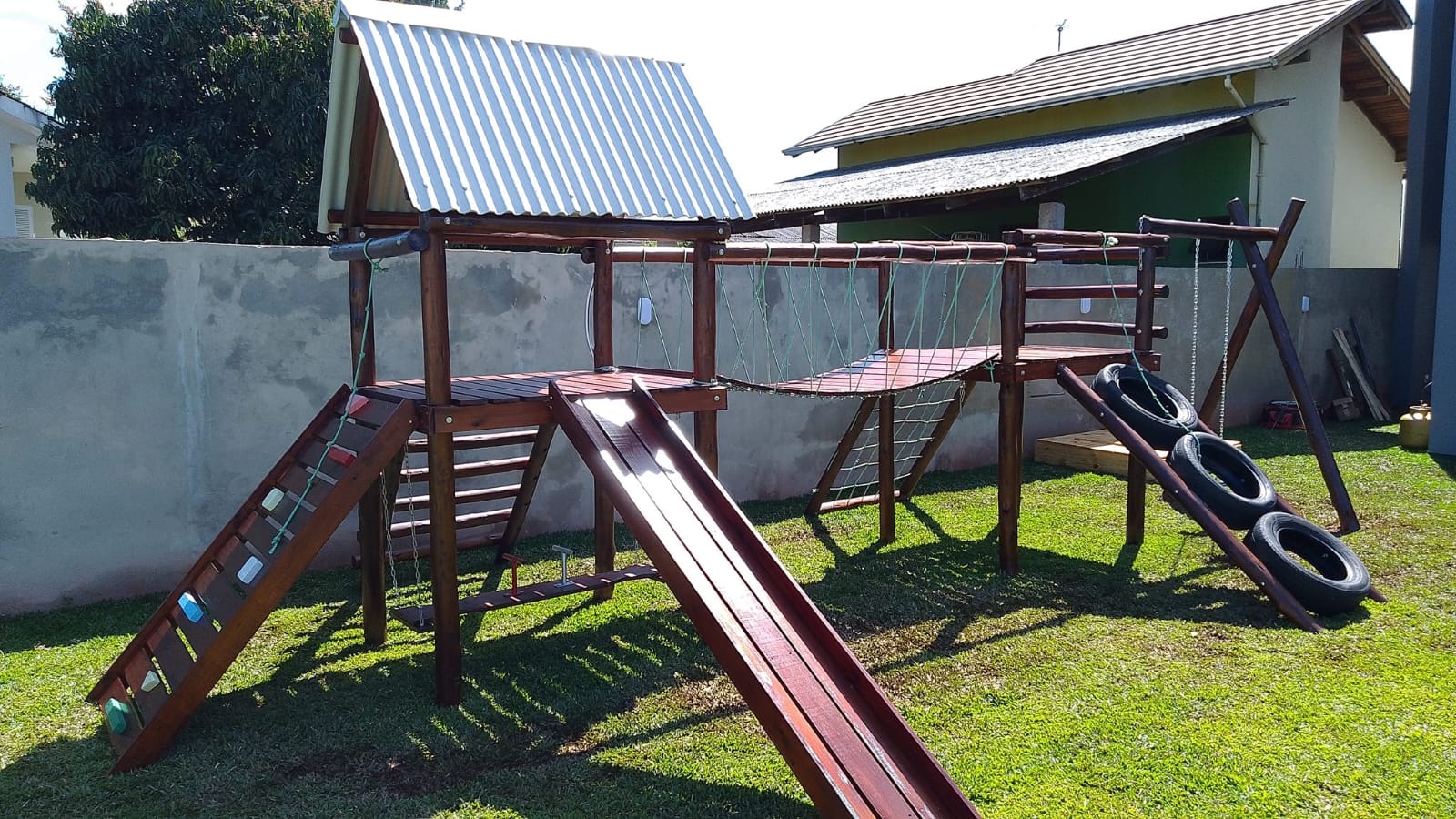 Playground Infantil de Madeira eucalipto rústico reforçado