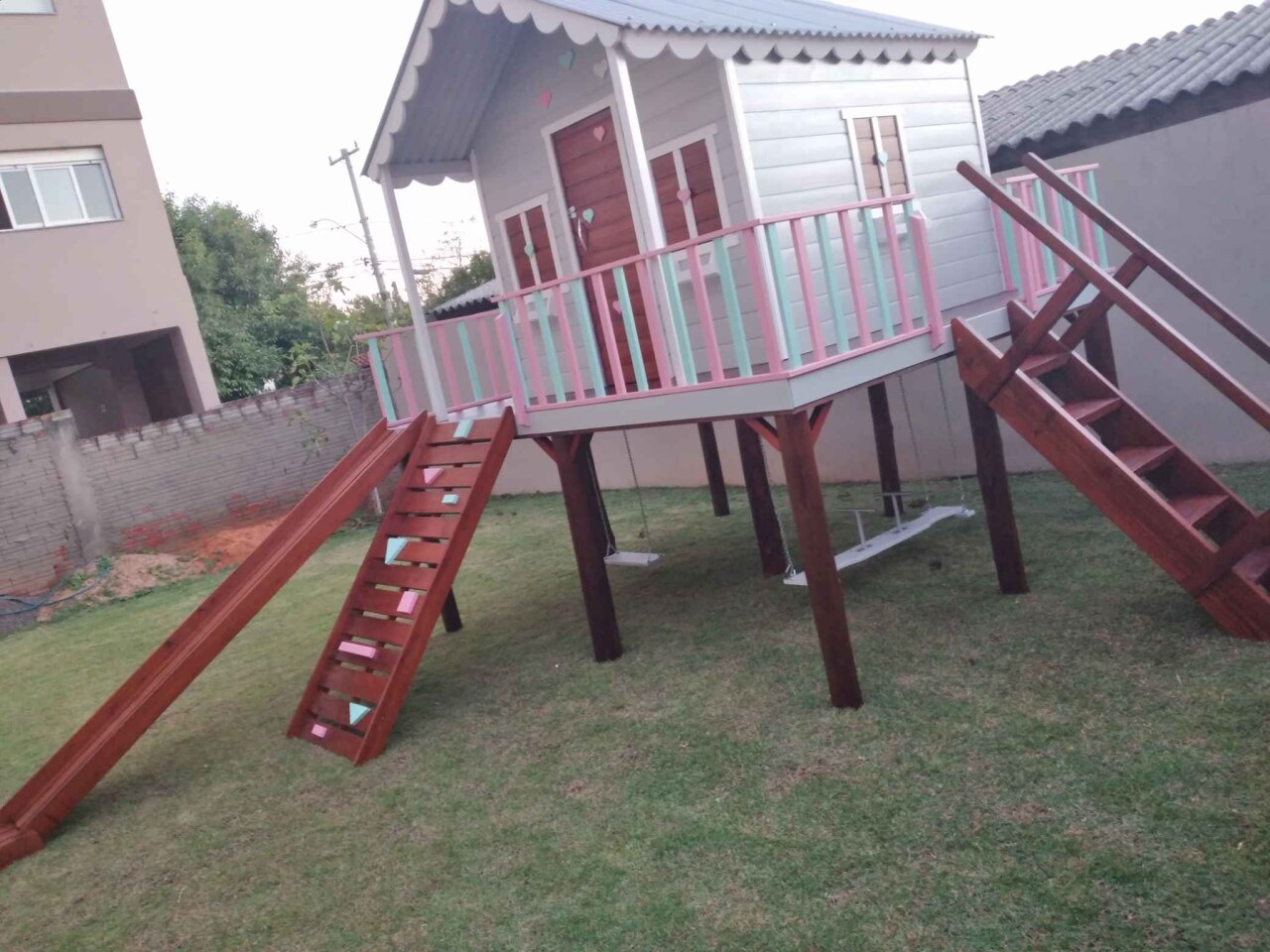 Casa de Brincar Infantil de Madeira rústica 