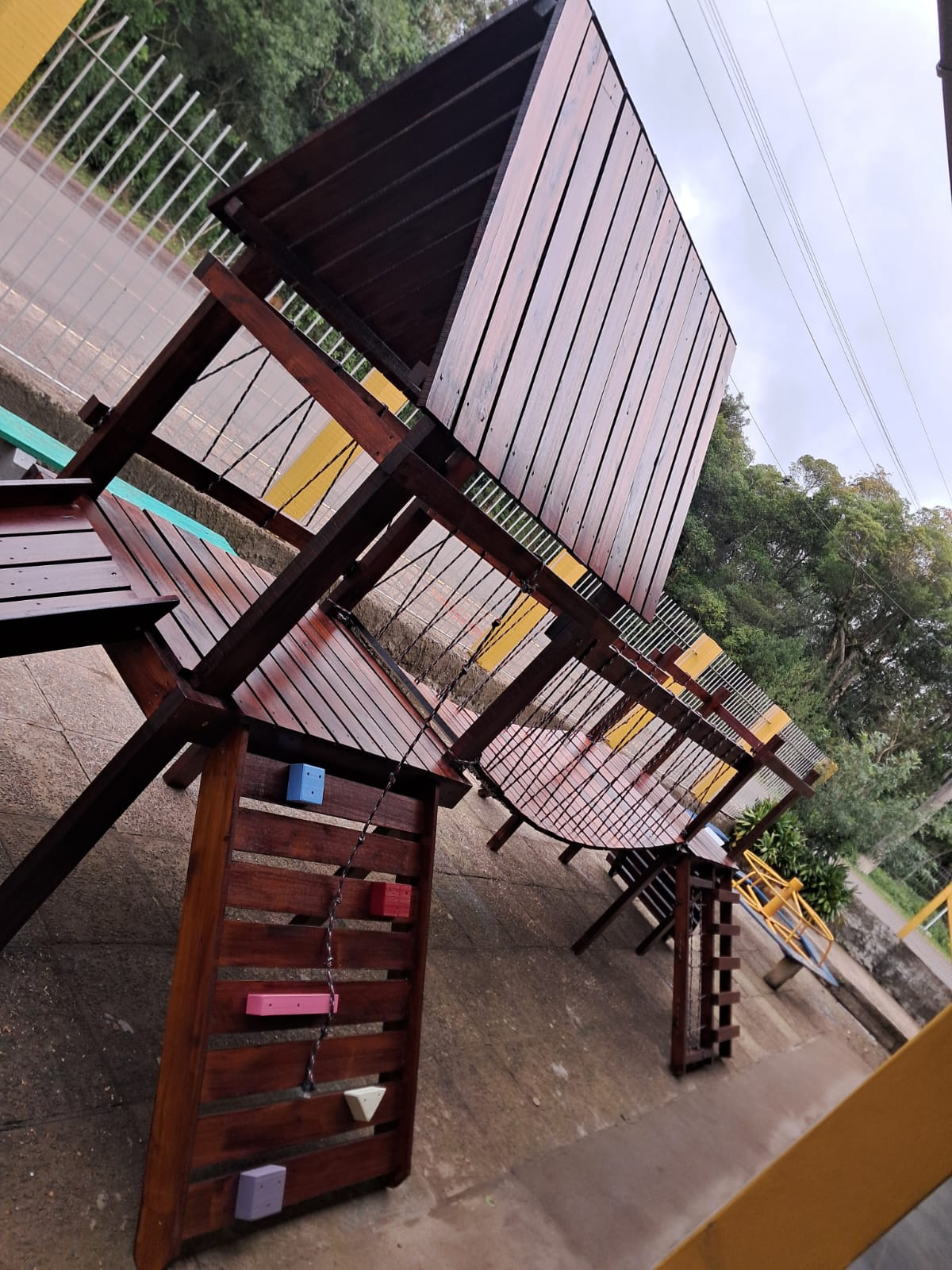 Playground de Madeira eucalipto  2 diverços