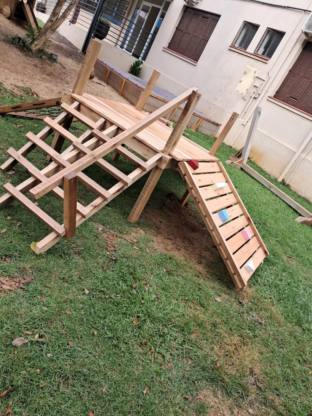 Playground de Madeira  eucalipto Infantil 4 lados