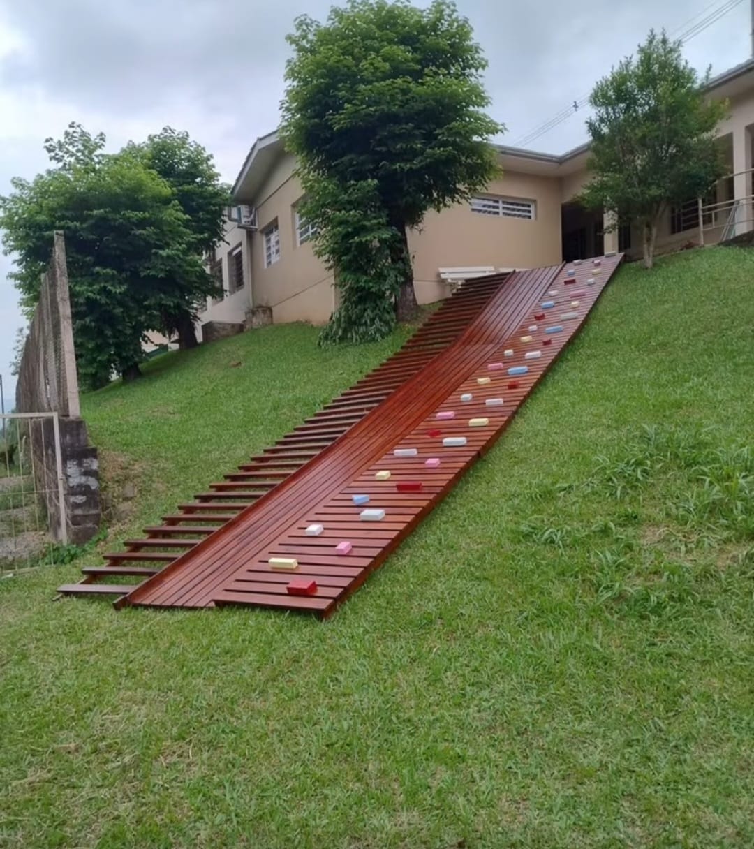 Parede de Escalada de Madeira Infantil tripla 9 Metros