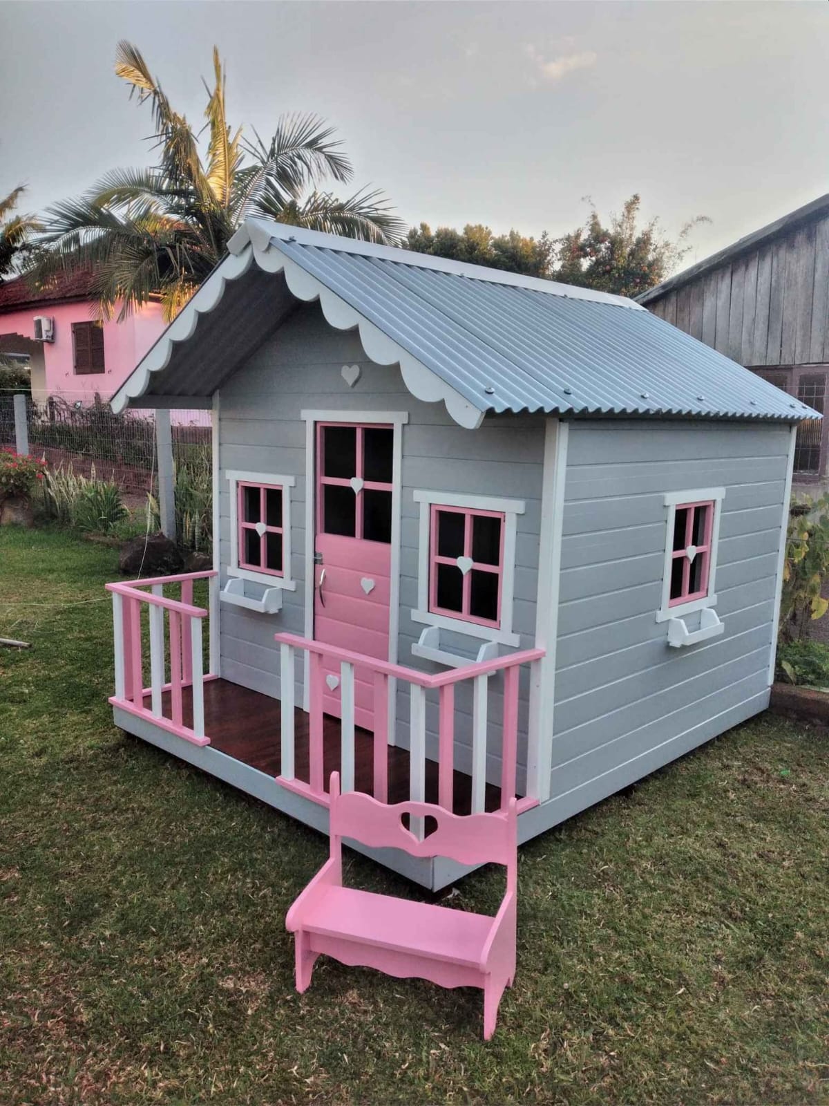 Casinha de Brinquedo de Madeira media