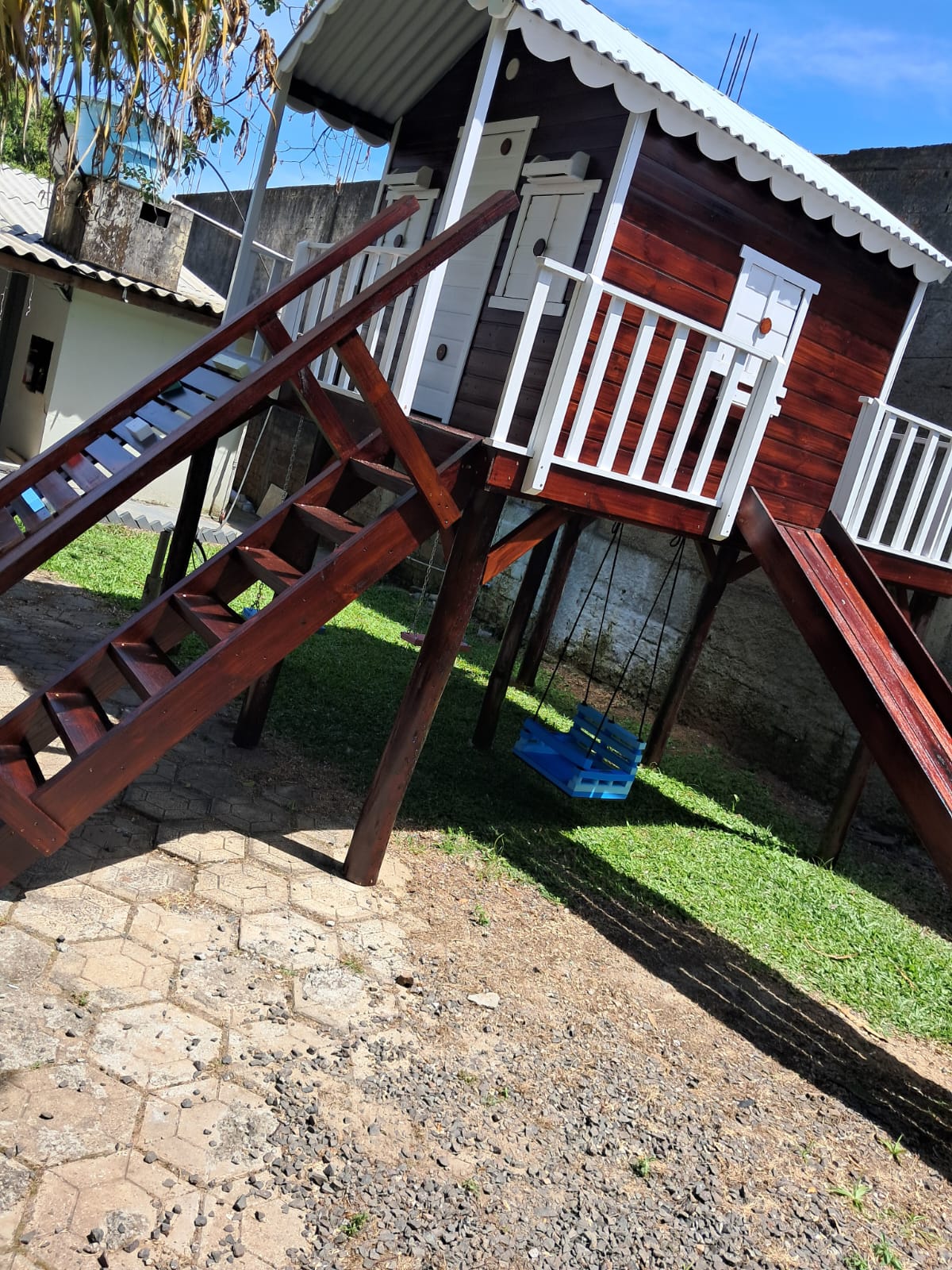 Casinha de Madeira para Crianças cores