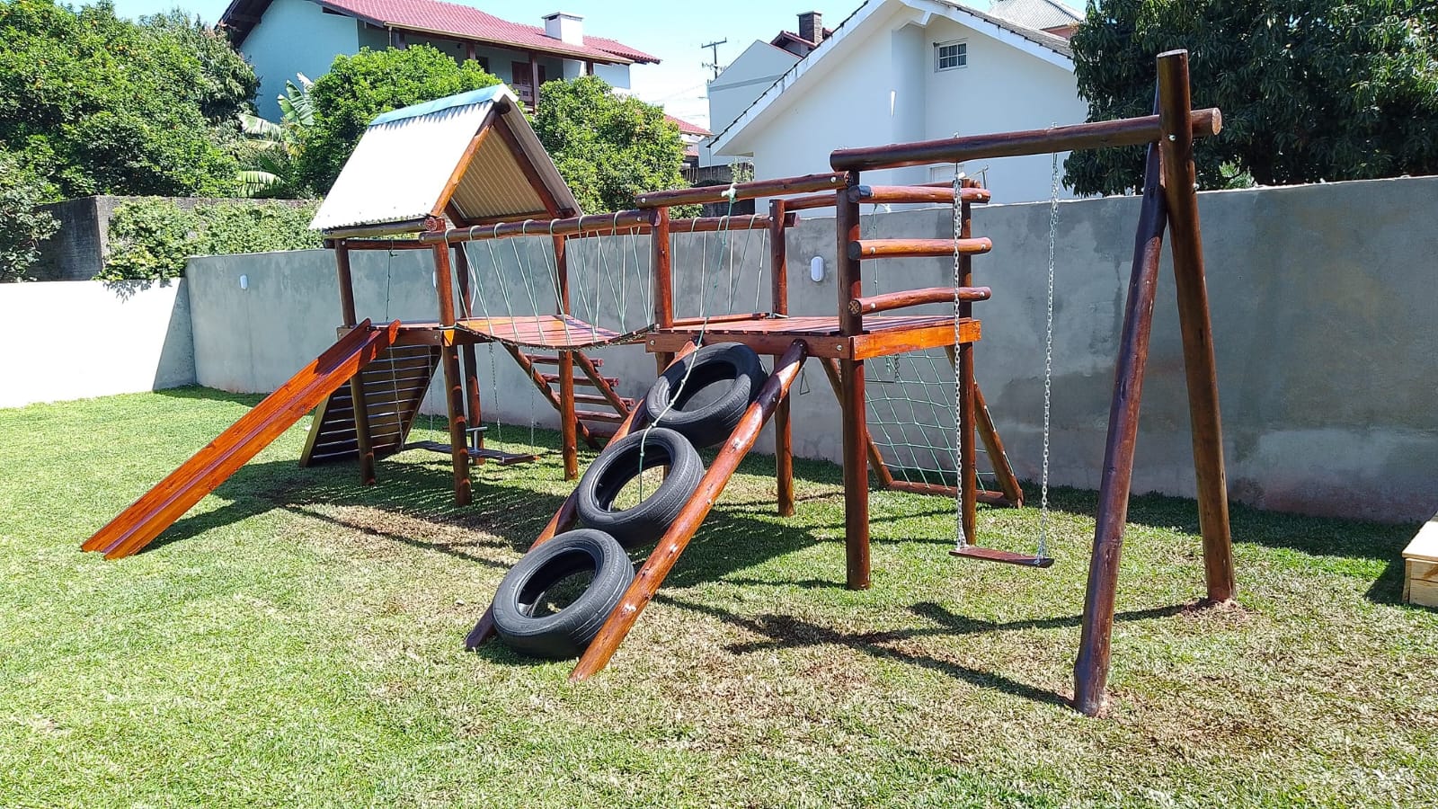 Playground Infantil de Madeira eucalipto rústico reforçado