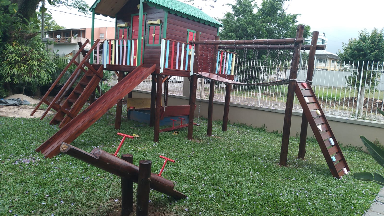 Casinha de Madeira Infantil completa 3