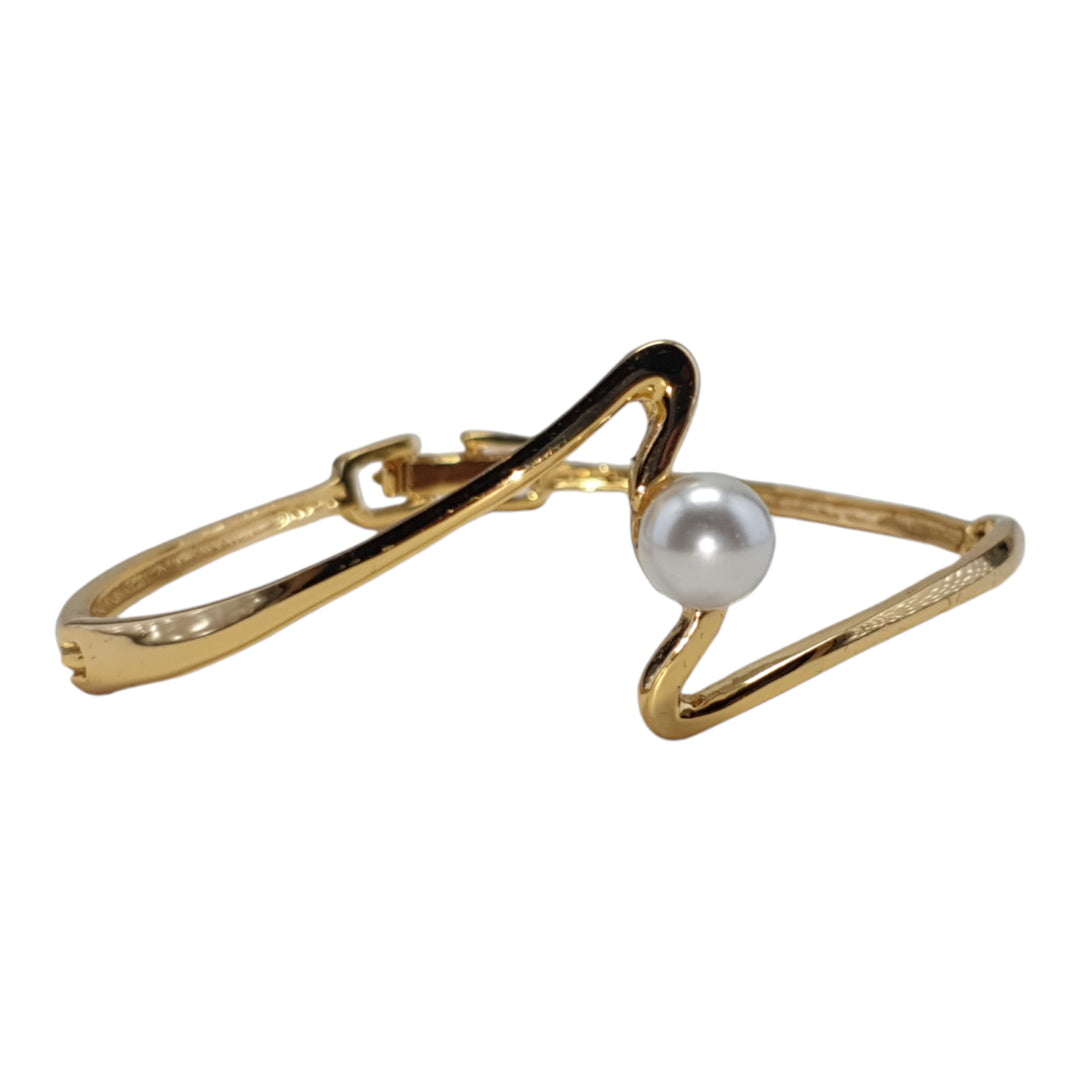 Gold Wave Pearl Bracelet