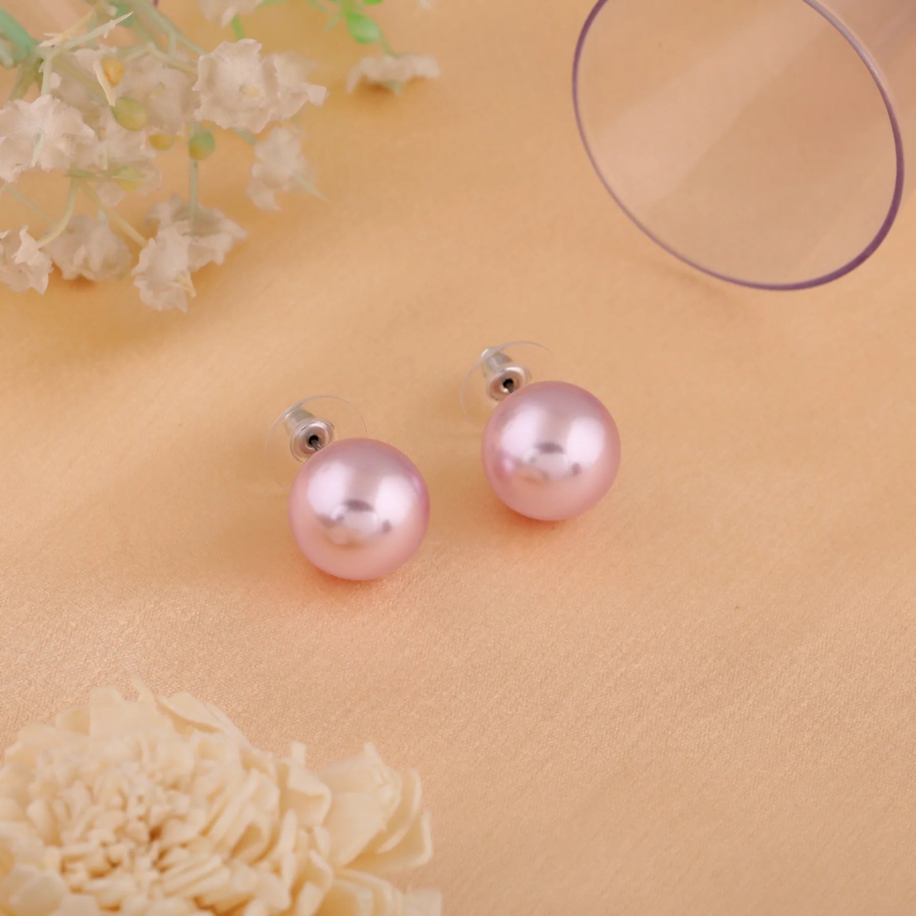 Rhodium Plated Shimmering Pearl Stud Earrings - light Purple