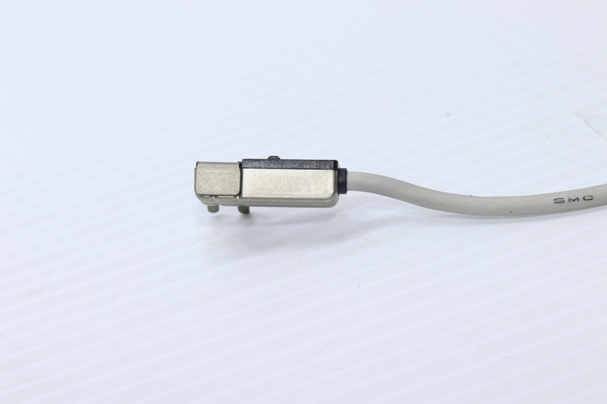 Sensor de proximidad con cable y conector macho 3pines Smc D-s7p2 