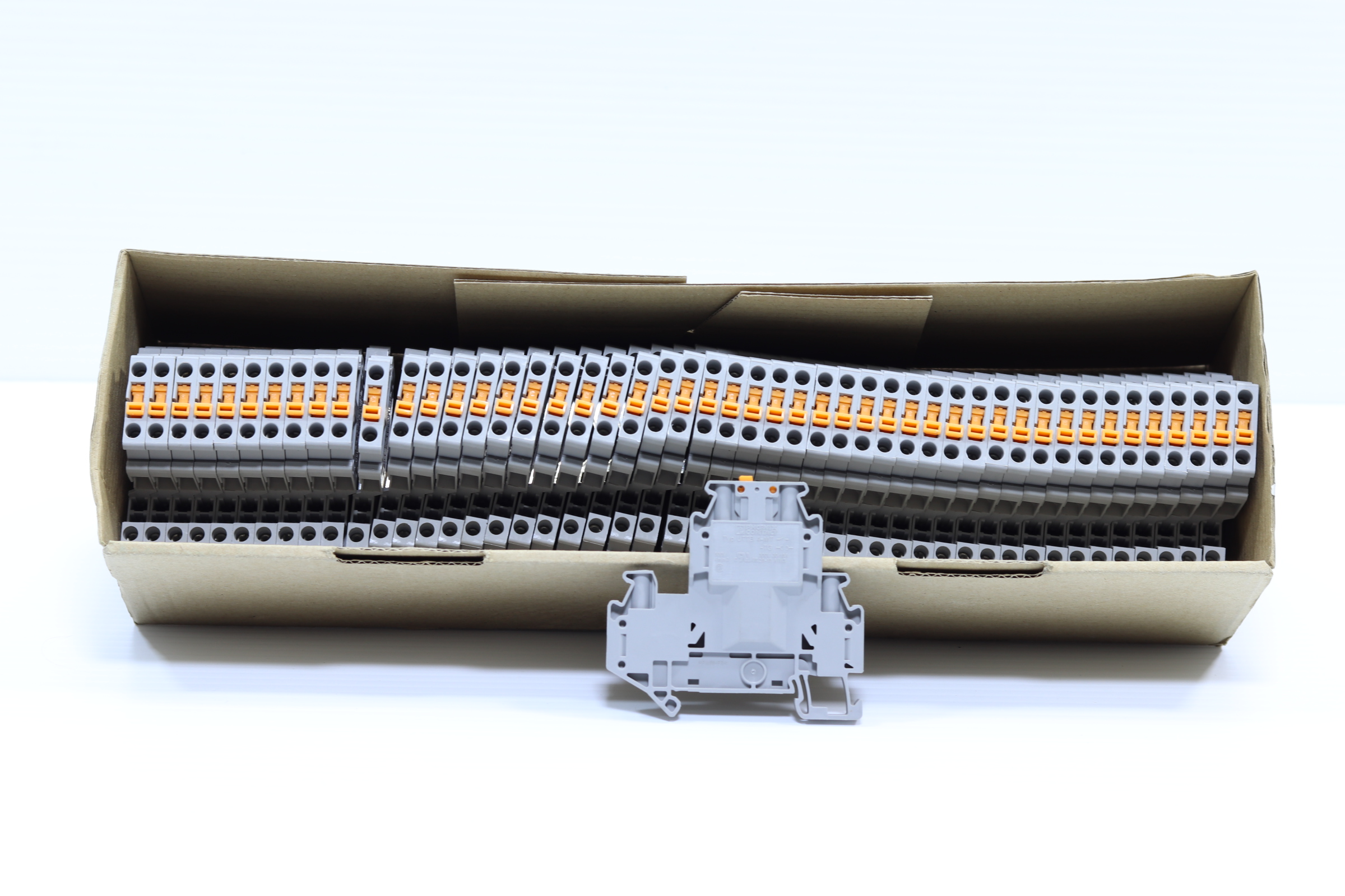 Clema Phoenix Contact Uttb 4-mt Pack 49pz