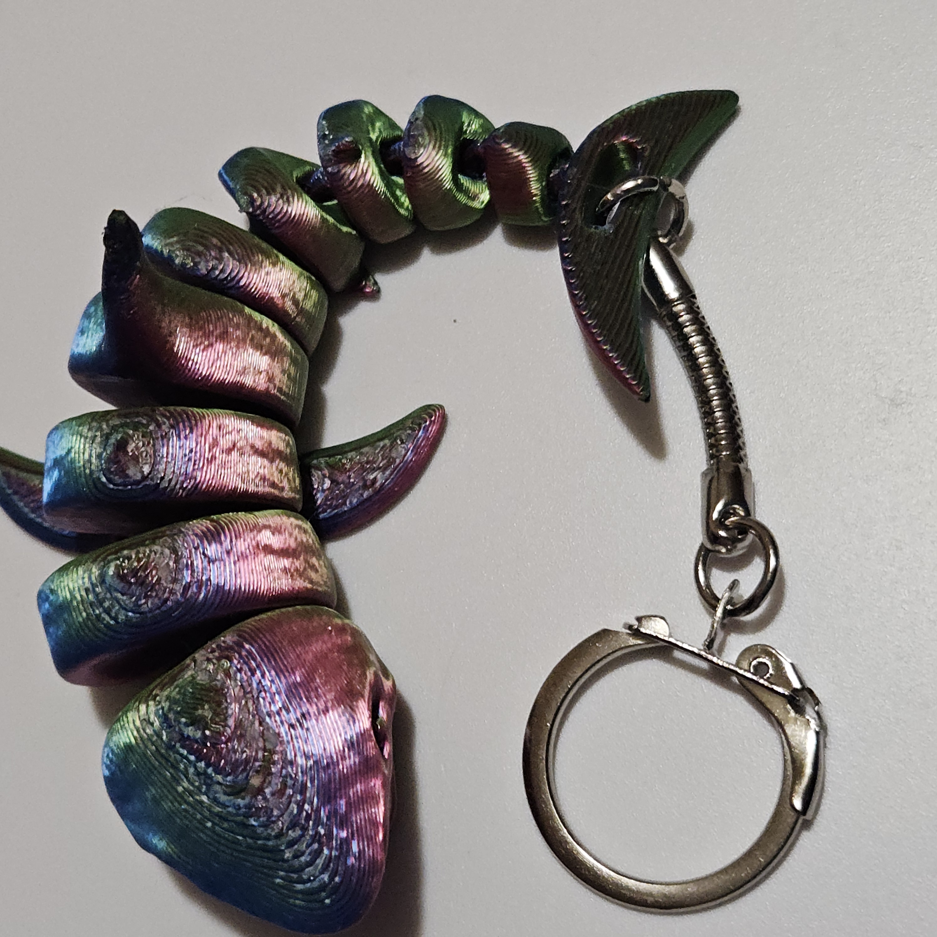 Porte-clés requin articulé