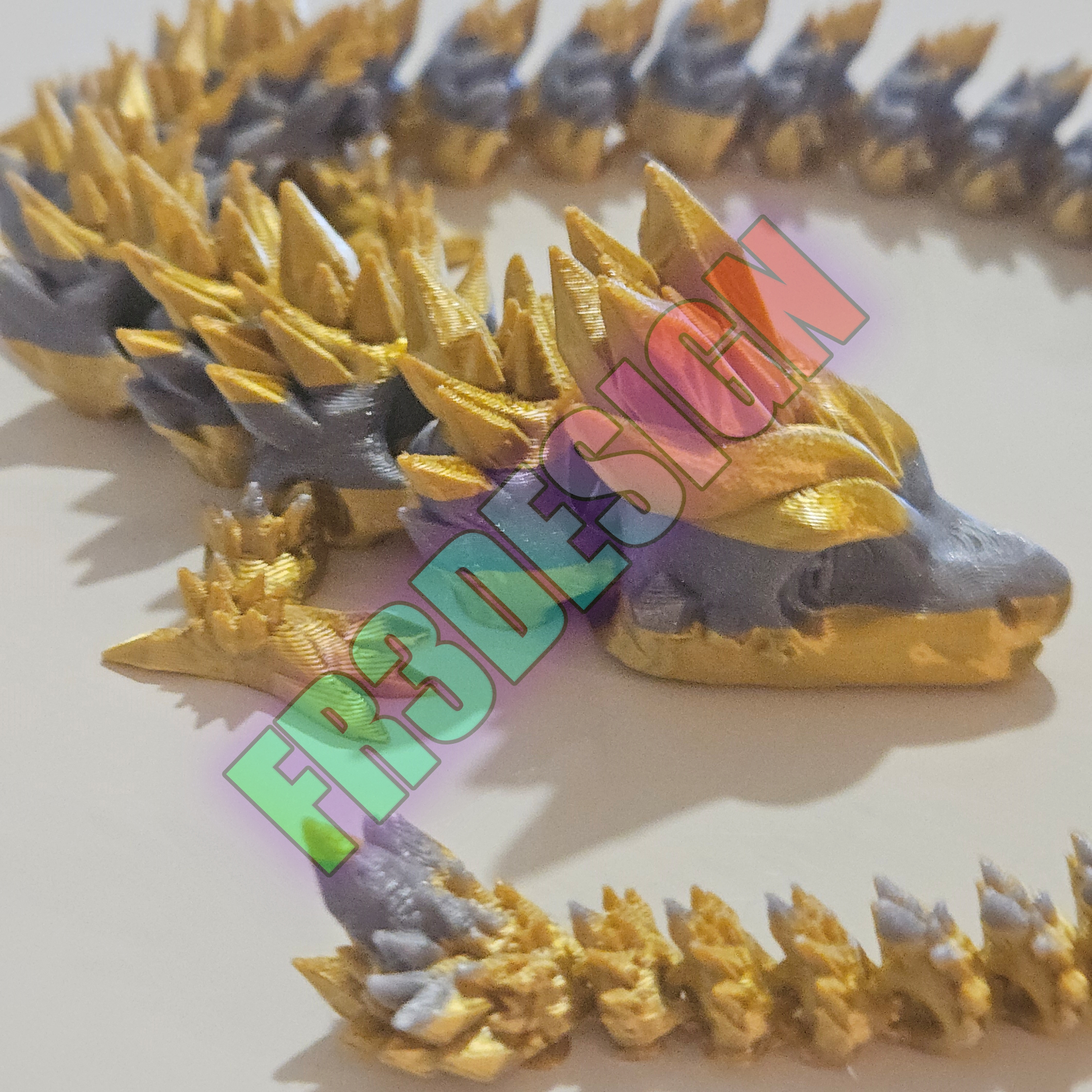 Dragon articulé doré et argenté