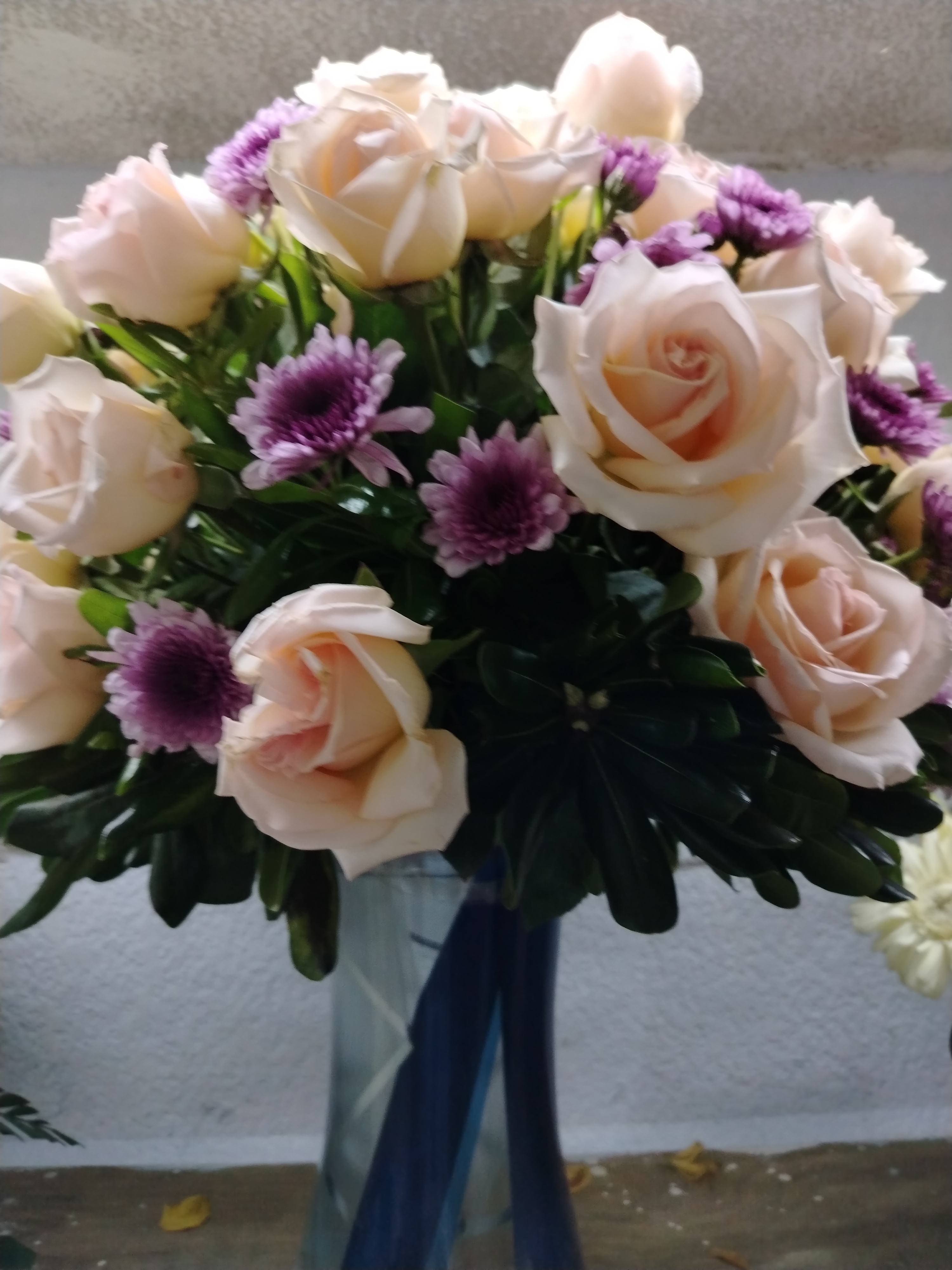 Arreglo Floral de Rosas y Margaritas