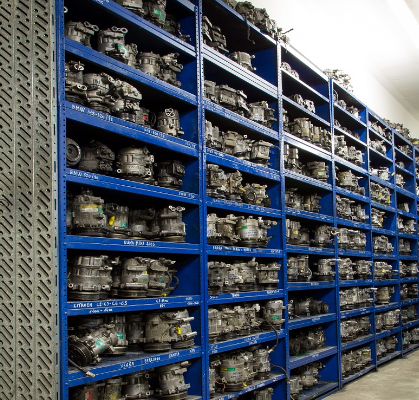 Ricambi motori e carrozzeria auto di tutti i marchi 