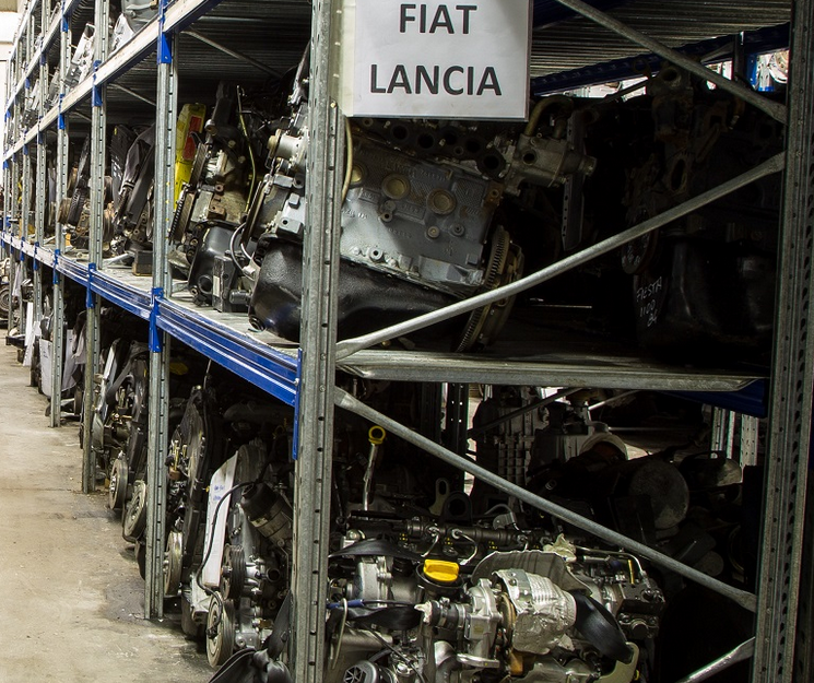 Ricambi motori e carrozzeria auto di tutti i marchi 