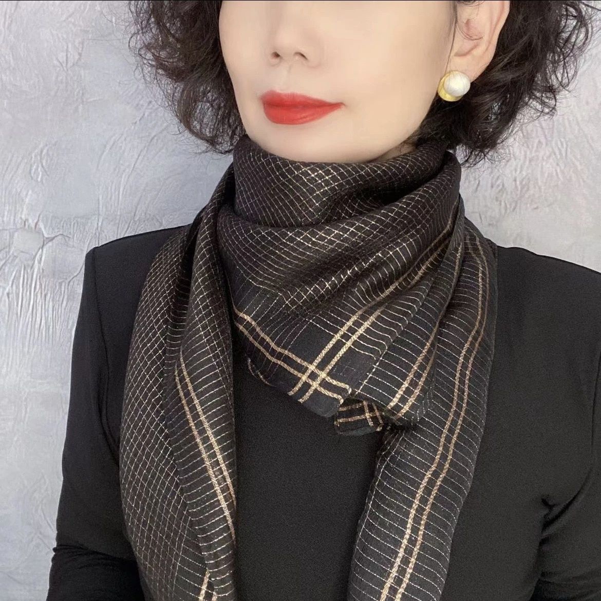 Luxury Western-Style Satin Silk Scarf – Elegant Floral Pattern Square Wrap for Women