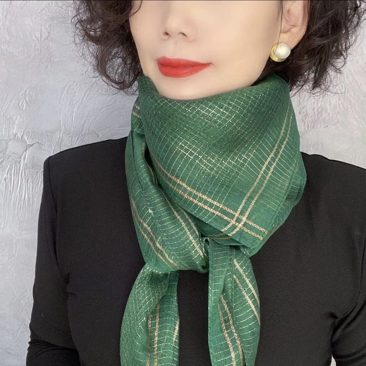 Luxury Western-Style Satin Silk Scarf – Elegant Floral Pattern Square Wrap for Women