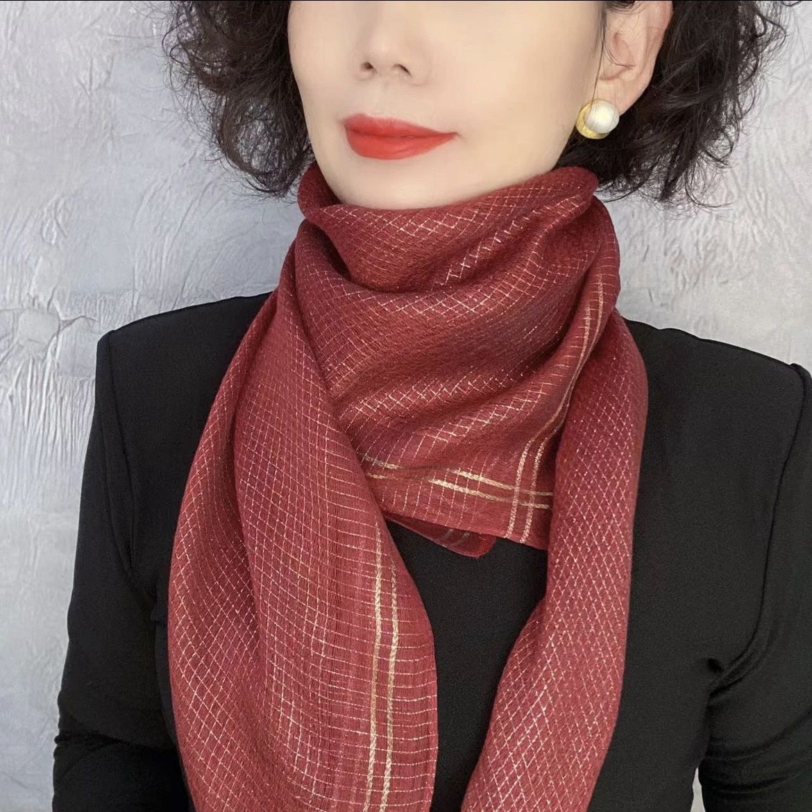 Luxury Western-Style Satin Silk Scarf – Elegant Floral Pattern Square Wrap for Women