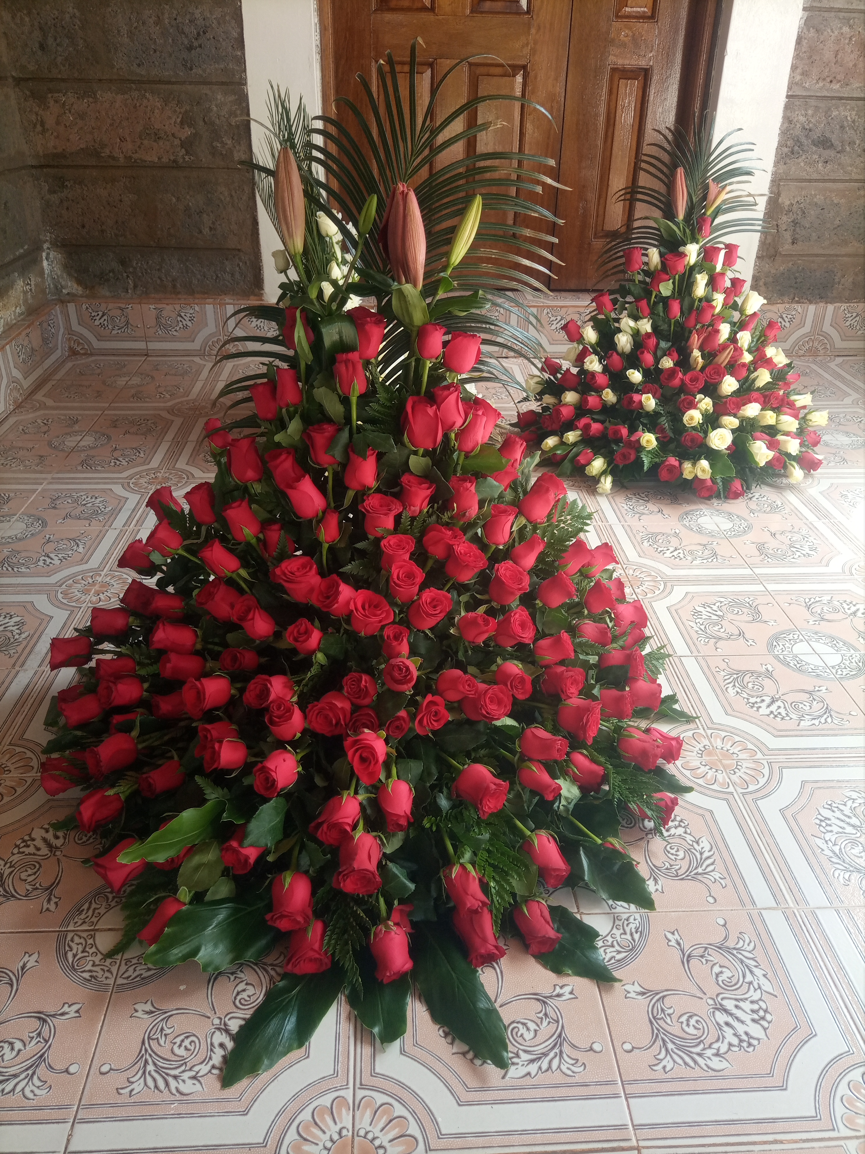 Luxury Red Rose Flower Arrangement