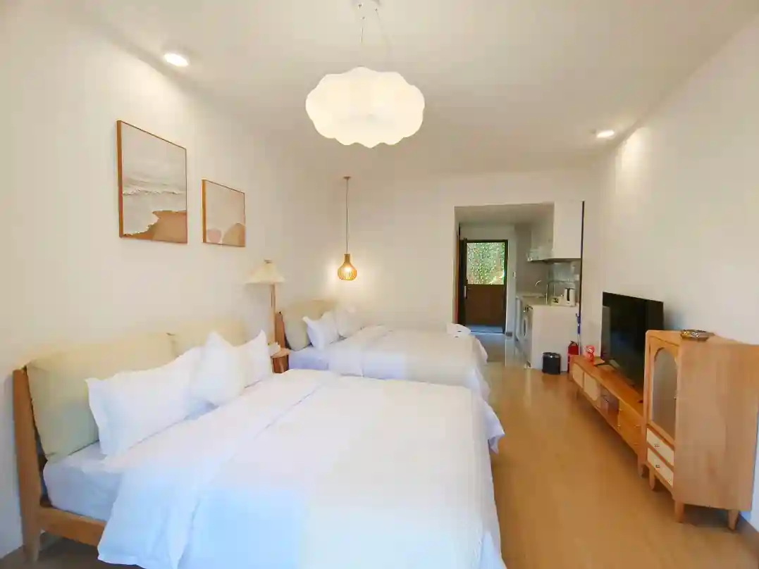 Fuxian Homestay Twin Room
