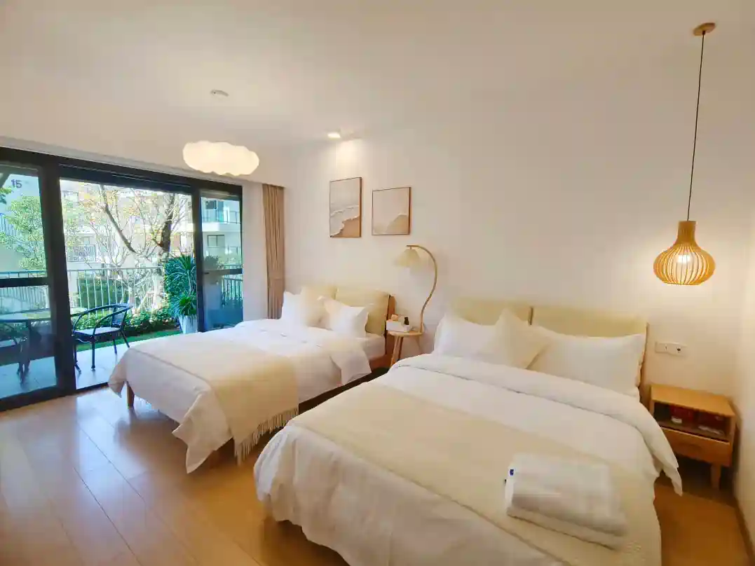 Fuxian Homestay Twin Room