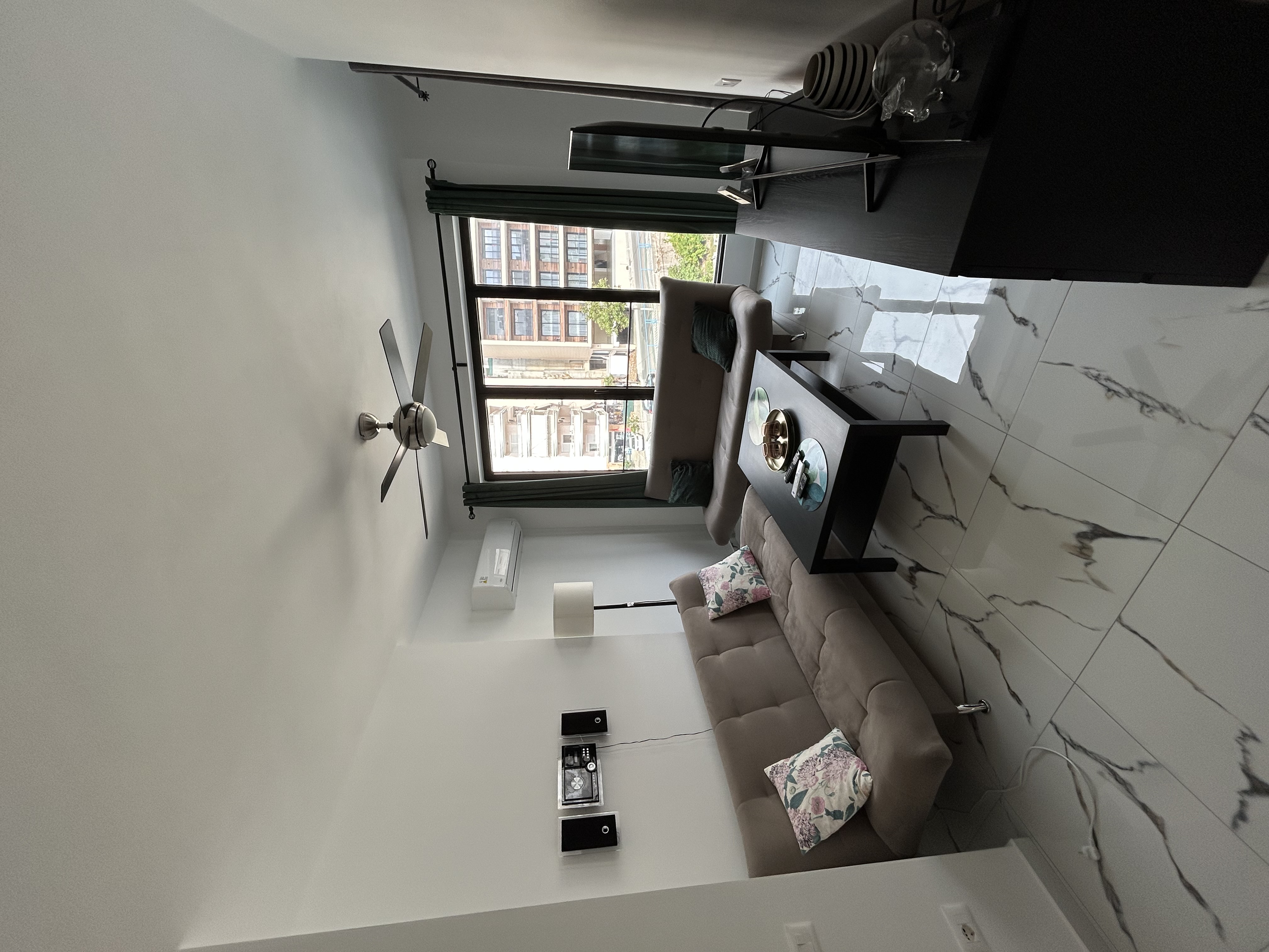 Małe mieszkanie z widokiem na miasto