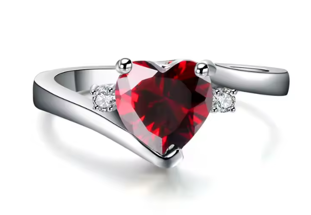 Anillo con corazón rojo