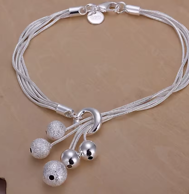 Pulsera con charms esféricos