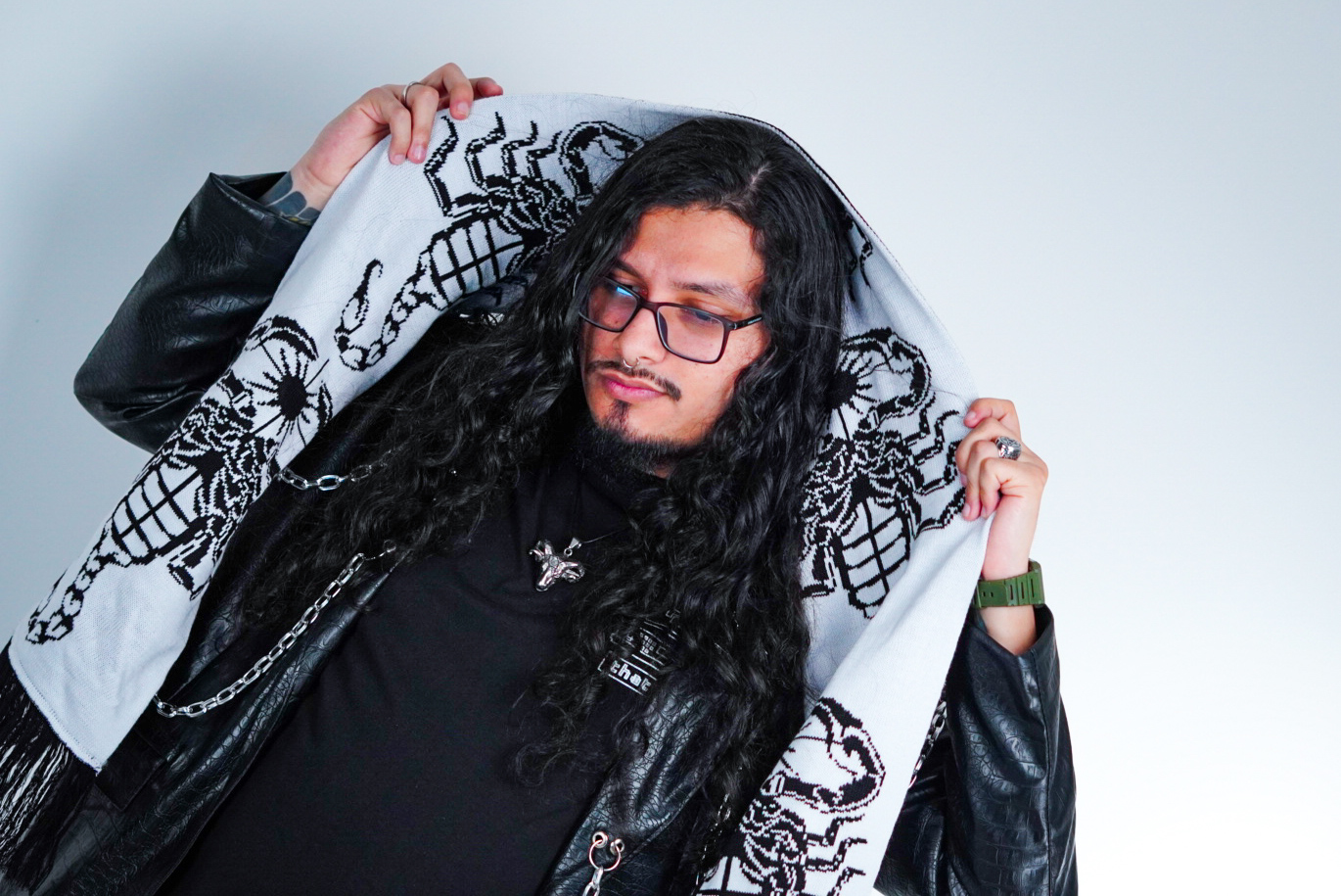 Bufanda con diseño de escorpión