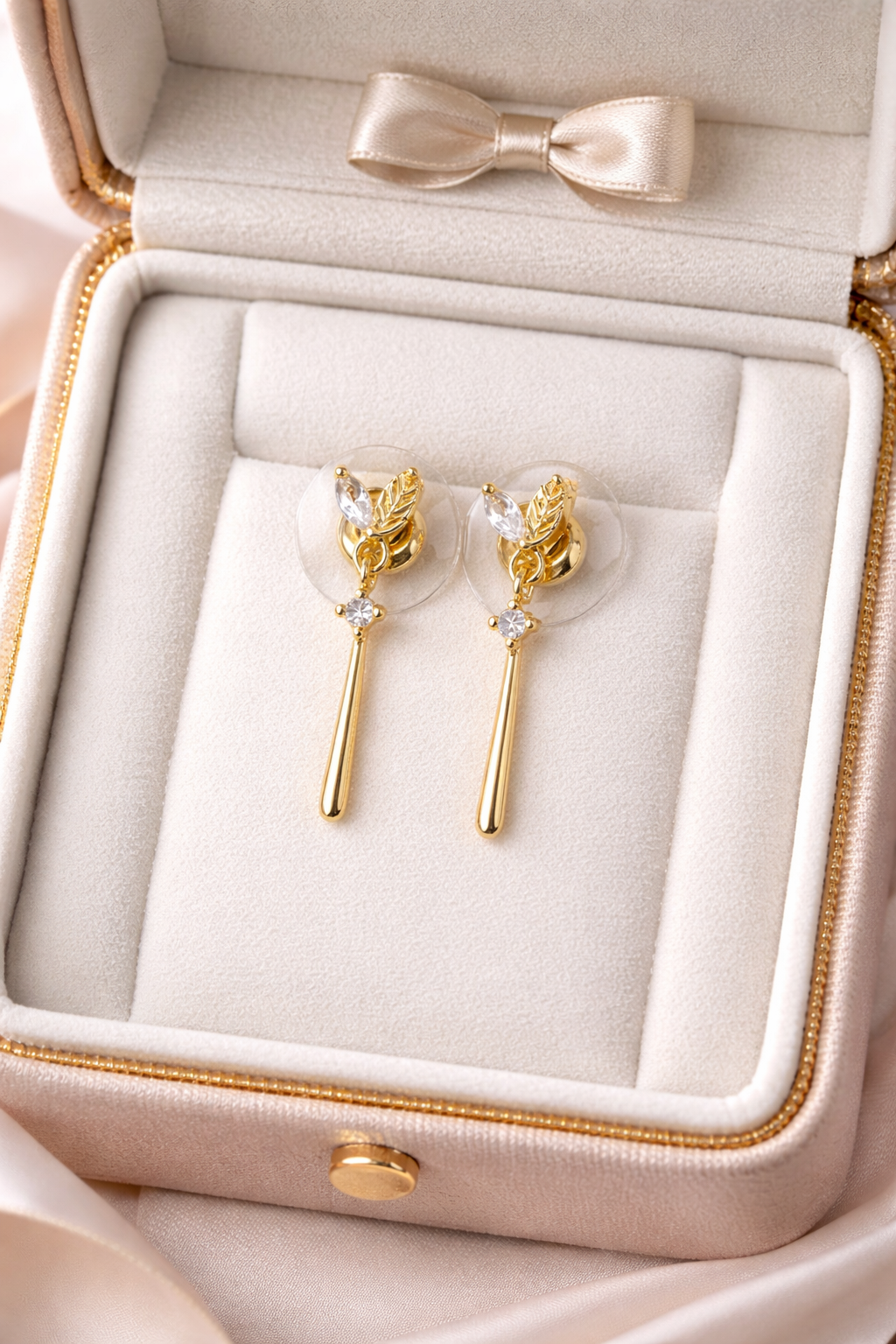 Syenora Elegant Gold Leaf Earrings