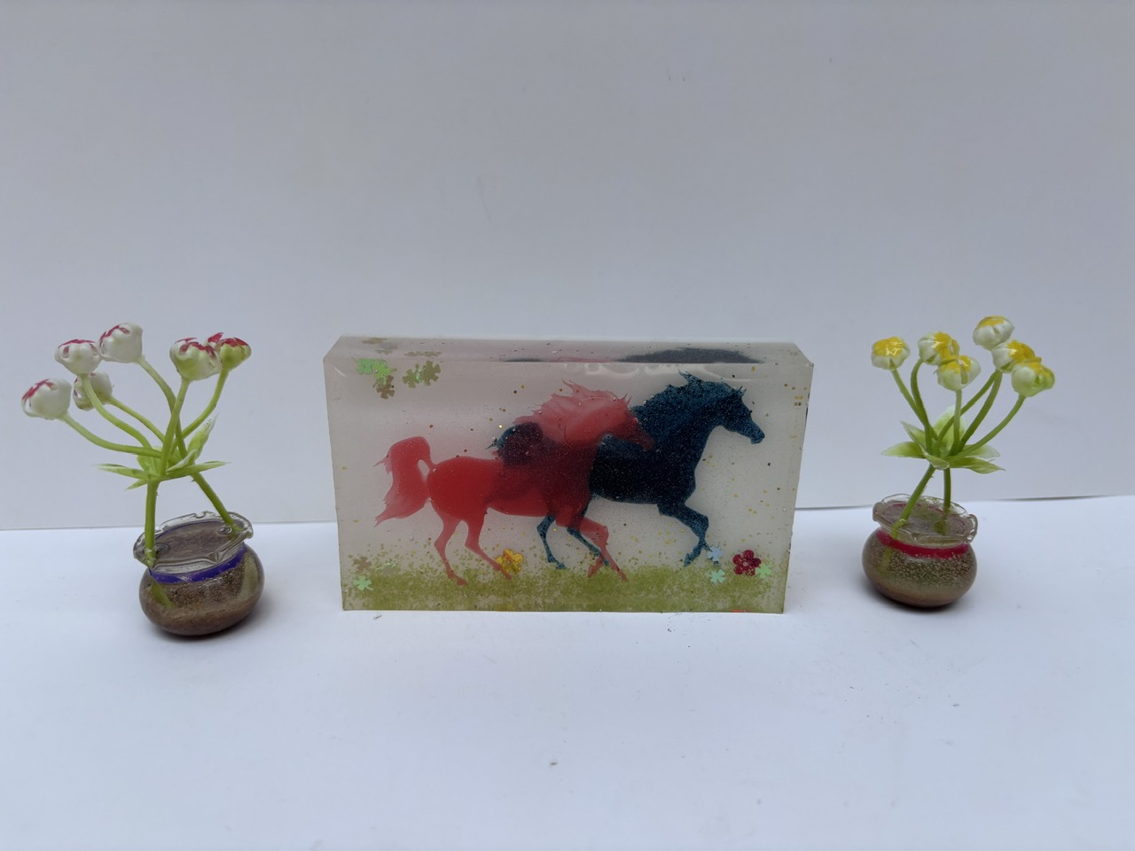 Chặn giấy (song mã)