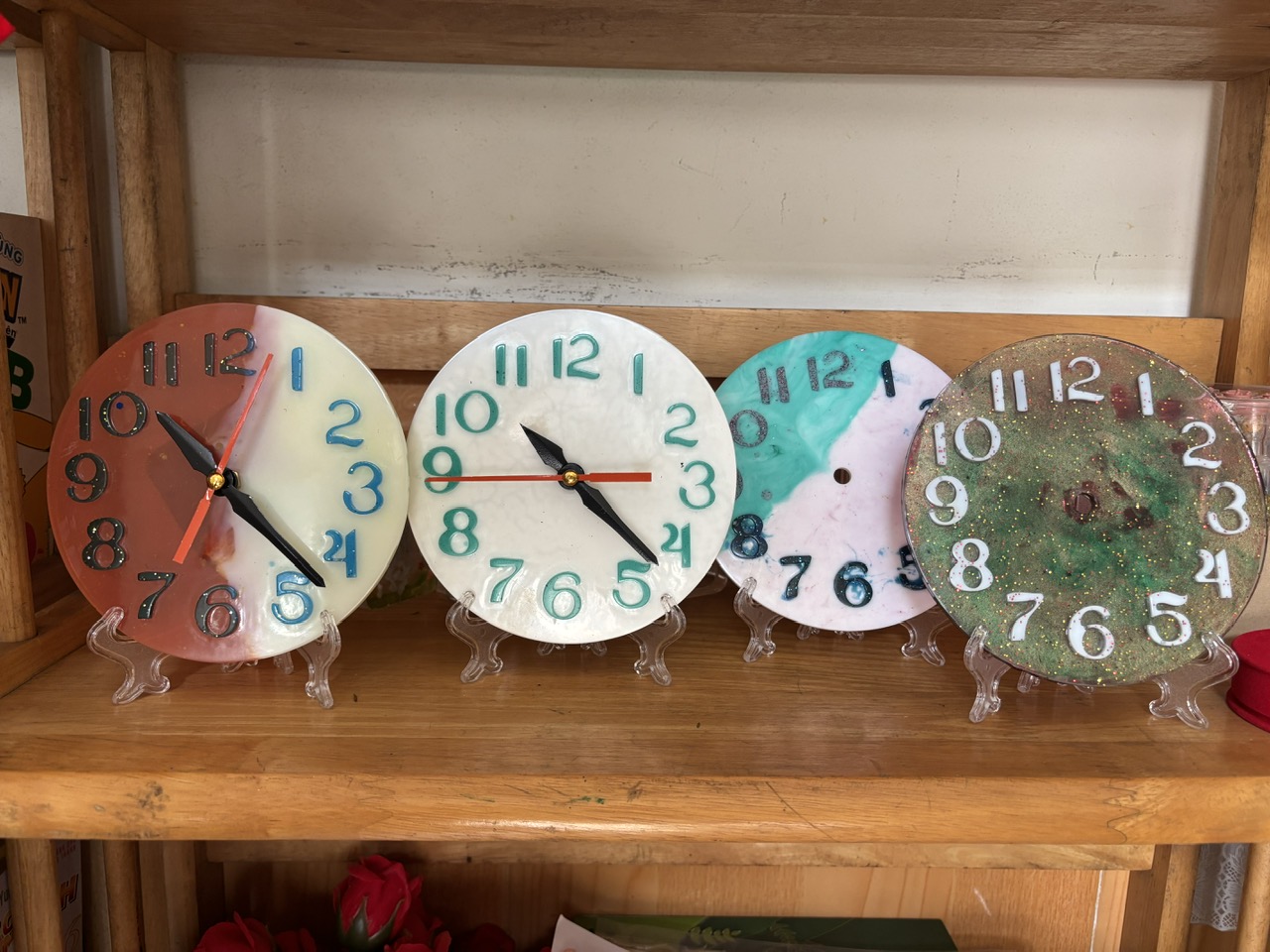 Đồng hồ để bàn (bao gồm chân đế)