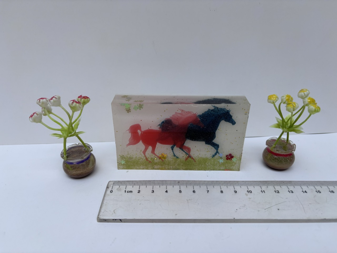 Chặn giấy (song mã)