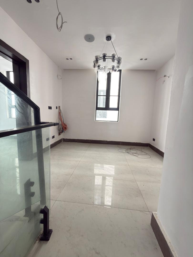 Luxury 5 Bedroom Fully Detached Duplex