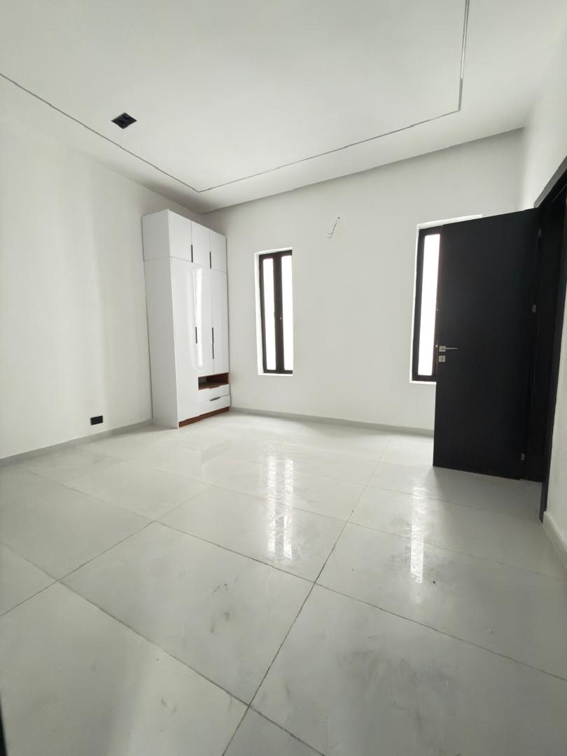  Luxury 5 Bedroom Fully Detached Duplex with Pool & BQ – Ajah