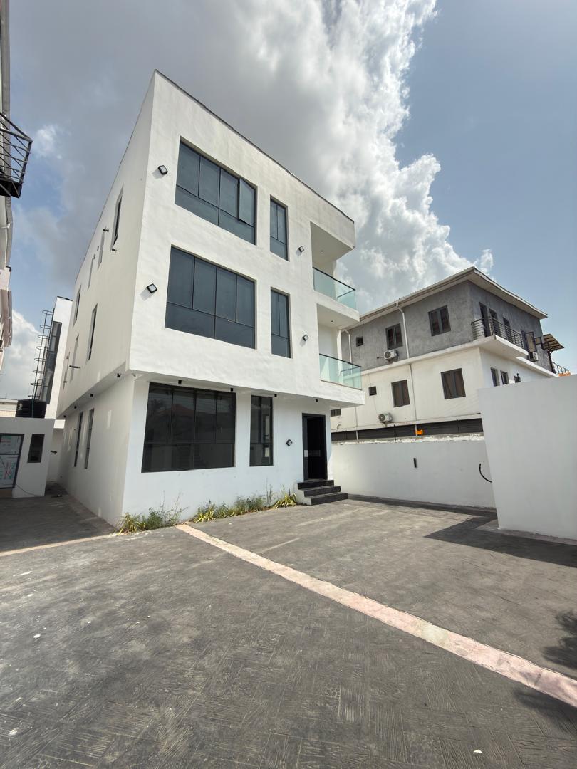 Luxury 5 Bedroom Fully Detached Duplex