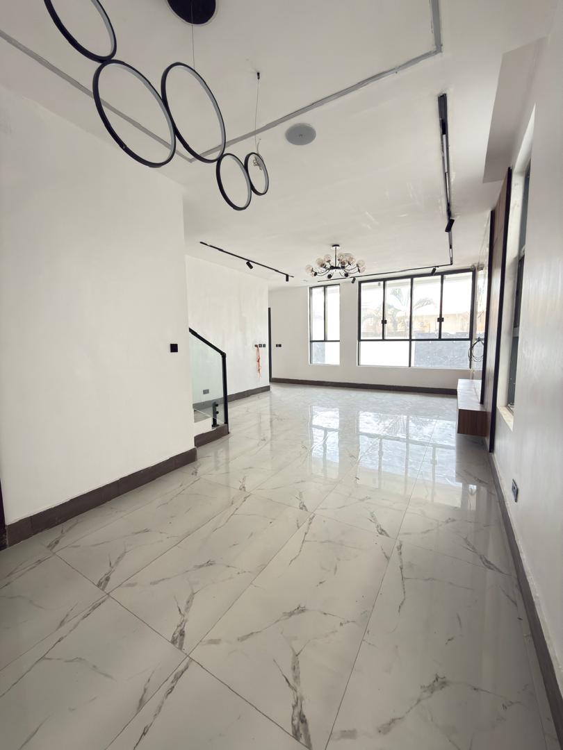 Luxury 5 Bedroom Fully Detached Duplex