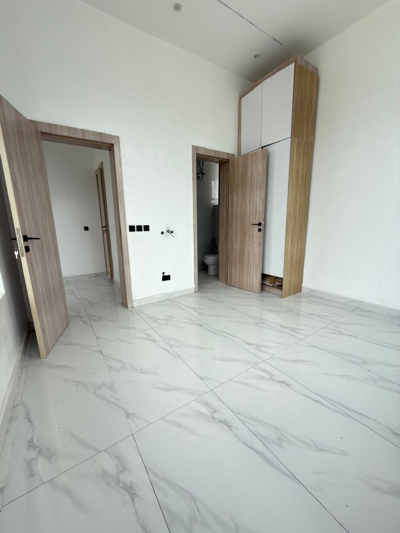 5 Bedroom Fully Detached Duplex with Pool & BQ – Ajah