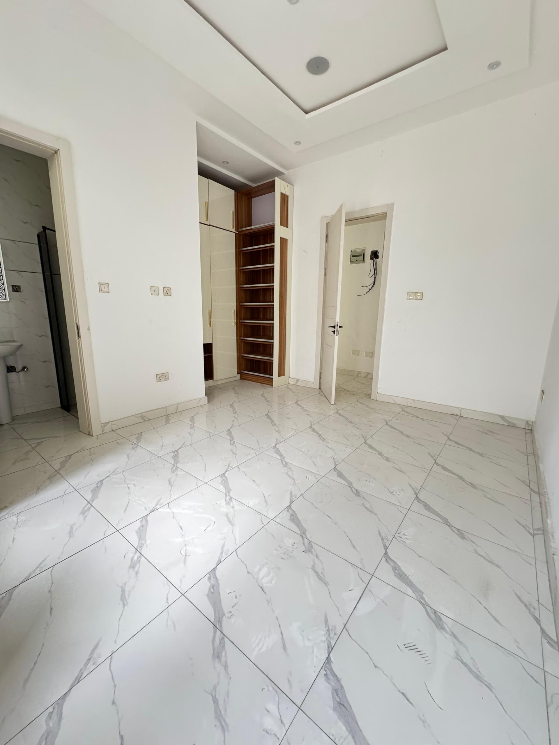 For Sale: Spacious 5-Bedroom Fully Detached Duplex in Osapa London, Lekki