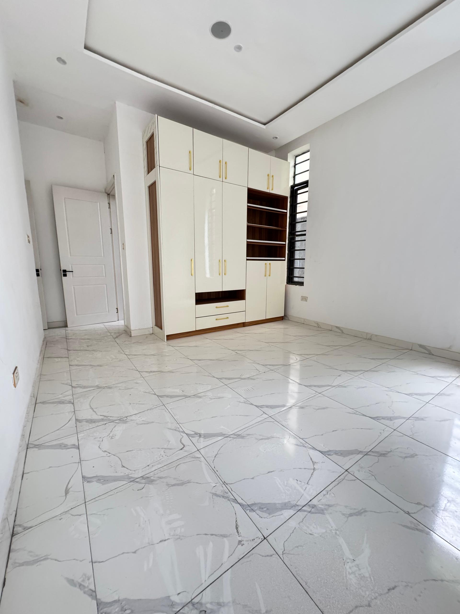 For Sale: Spacious 5-Bedroom Fully Detached Duplex in Osapa London, Lekki