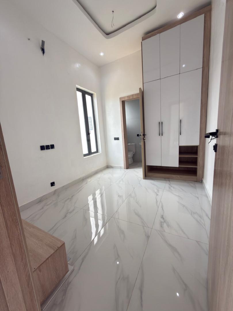 5 Bedroom Fully Detached Duplex with Pool & BQ – Ajah