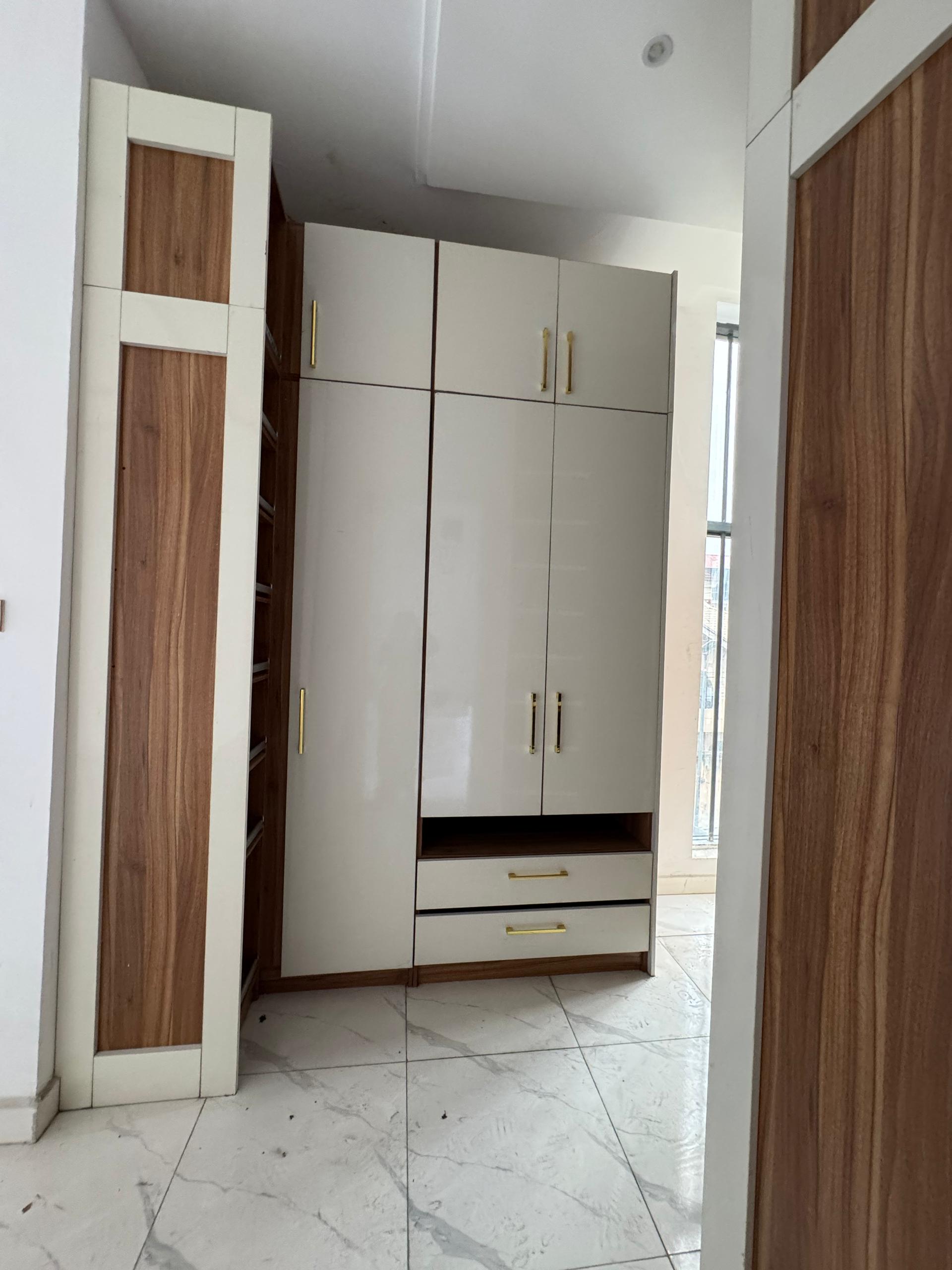 For Sale: Spacious 5-Bedroom Fully Detached Duplex in Osapa London, Lekki