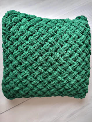 Pilka pagalvėlė namų dekorui