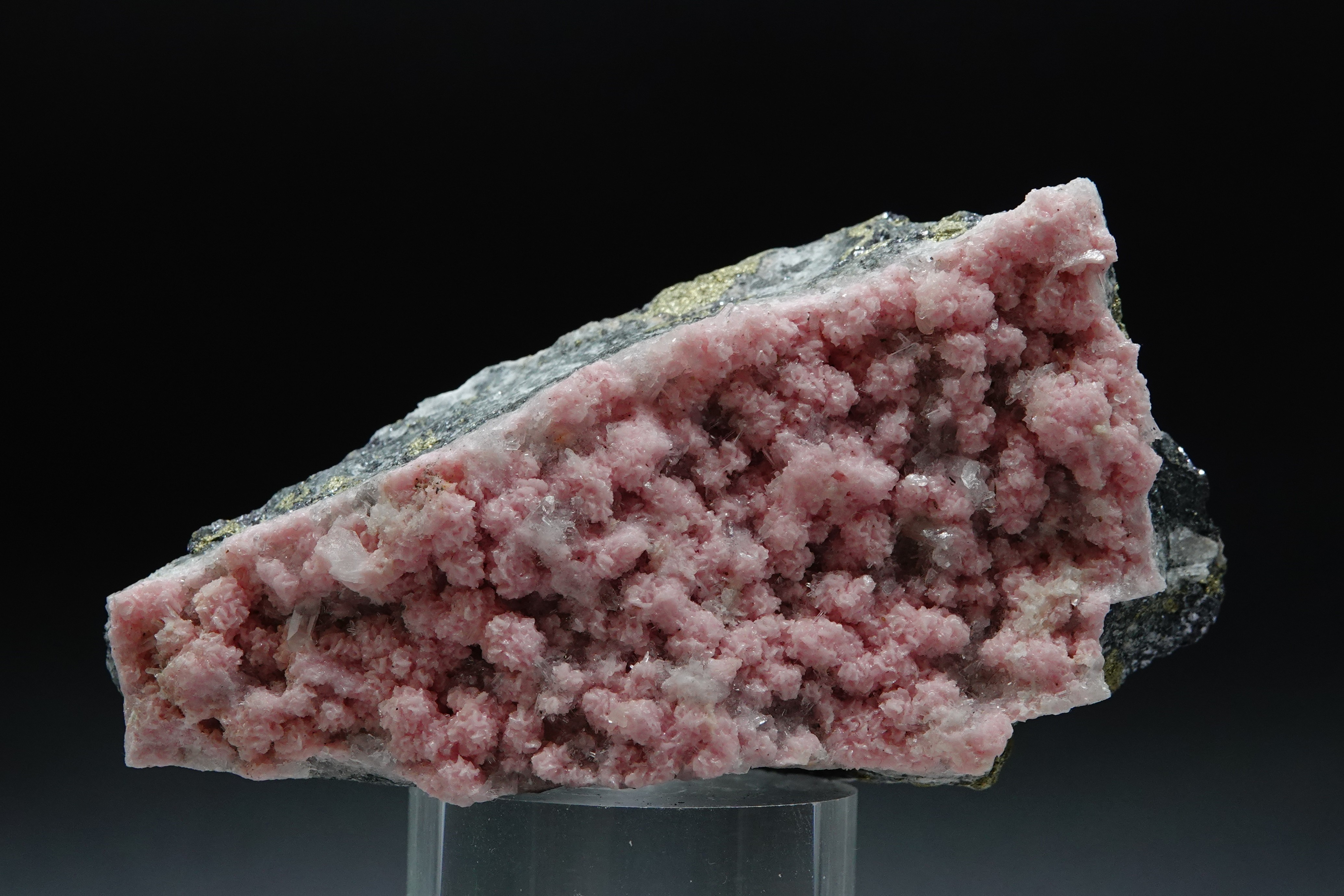 Rhodochrosite sur matrice, Calcite & inclusions polymétalliques - Taille cabinet - Bulgarie - 1402 ct