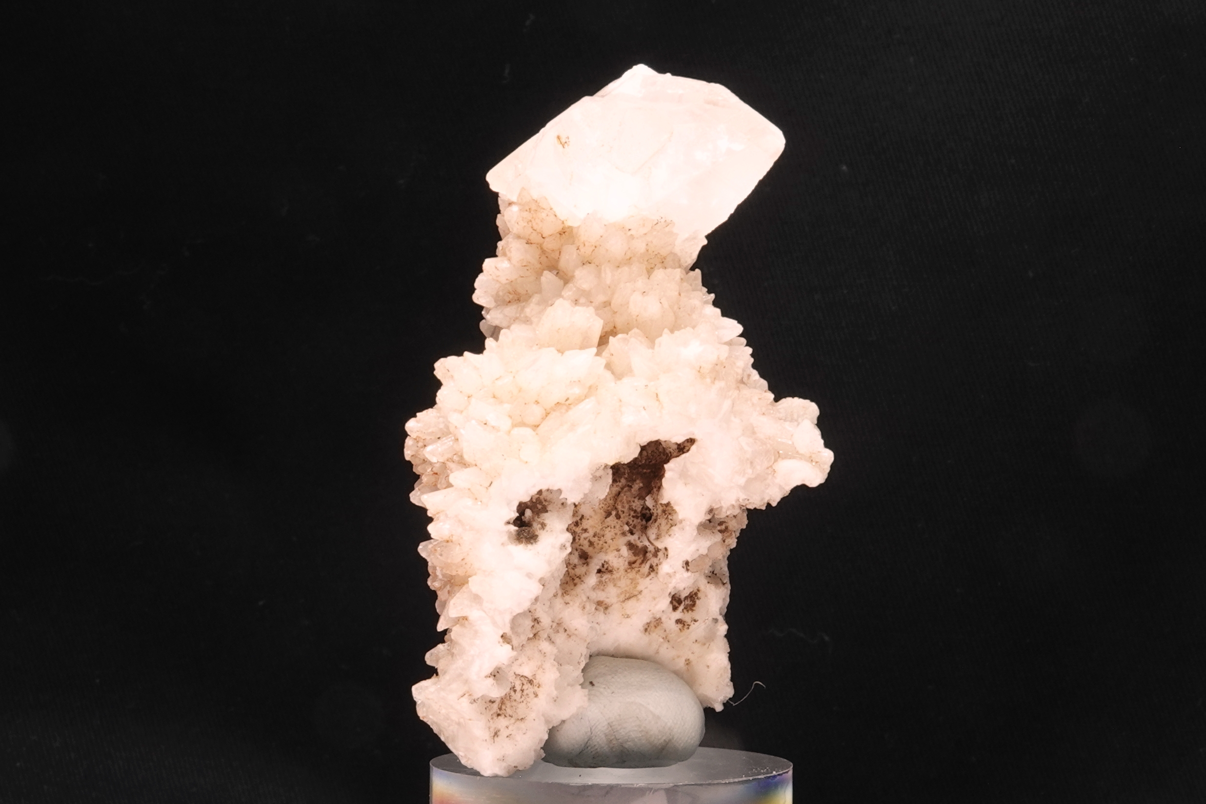 Calcite sur druse de Quartz - Toscane, Italie - 509 ct