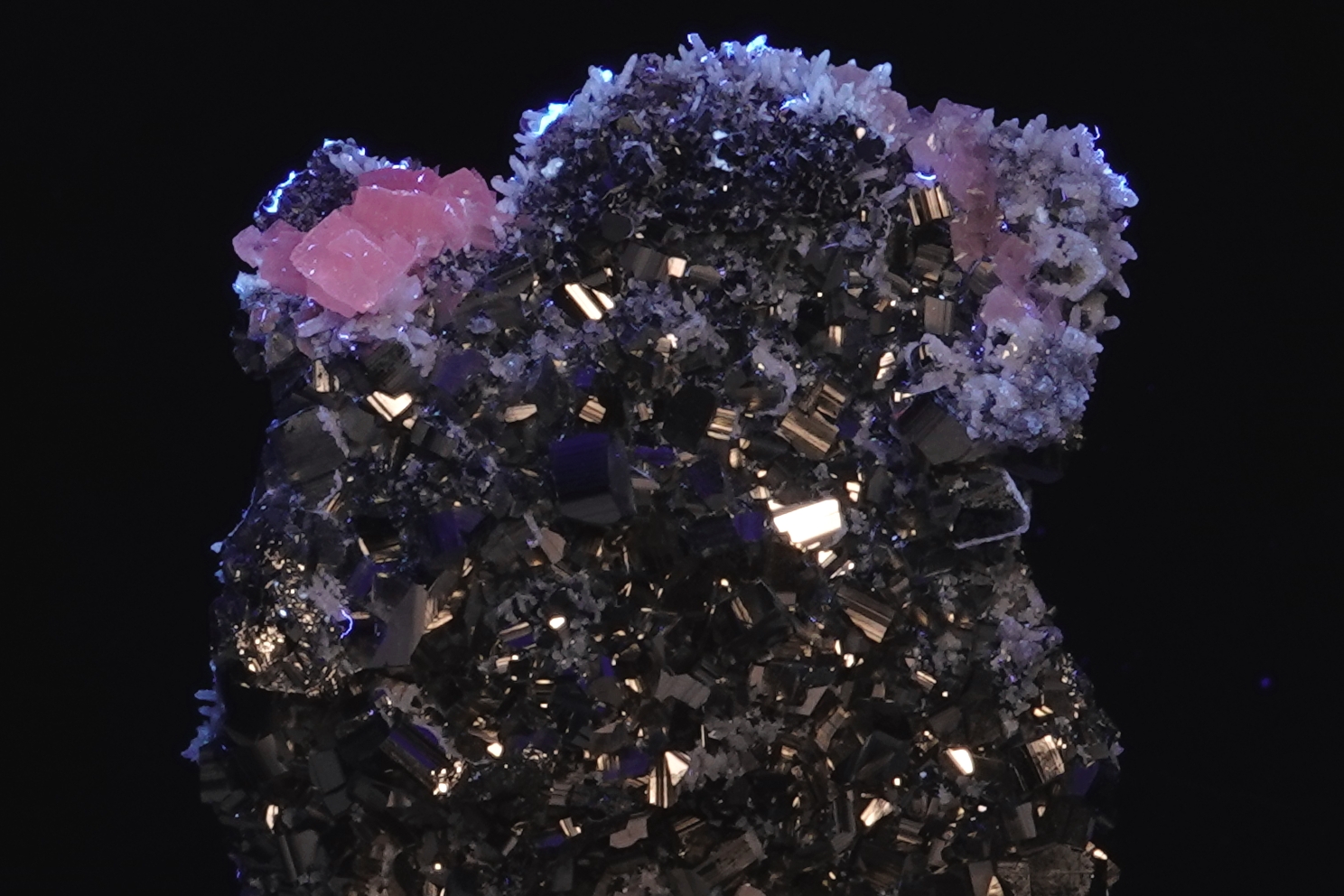 Pyrite, Quartz, Calcite Manganoan Fluorescente - Bulgarie - 441 ct