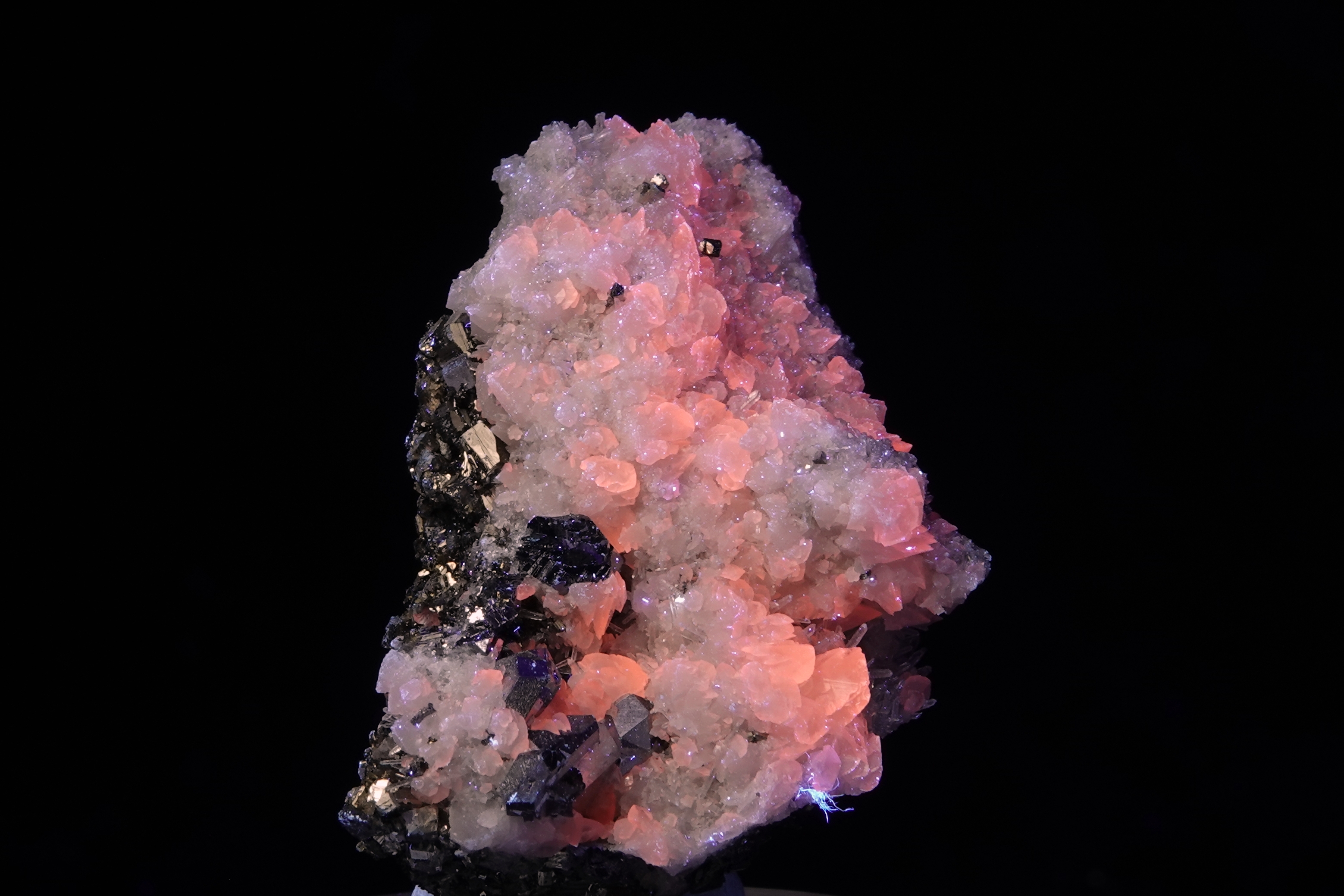 Pyrite, Quartz, Galène miroir, Calcite fluorescente -  Bulgarie