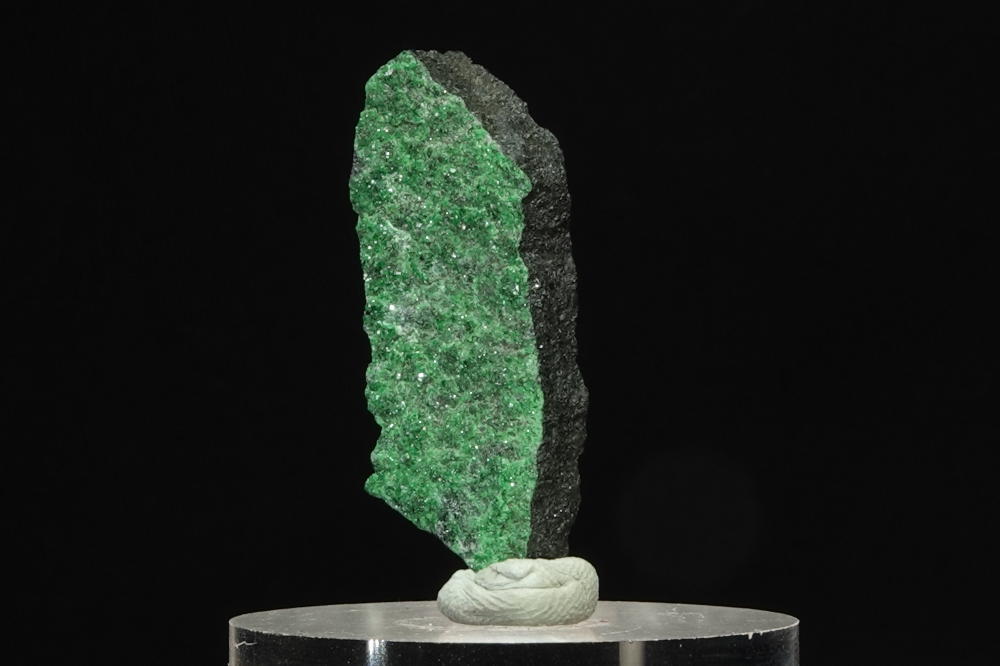 Grenat Uvarovite sur Chromitite - Mine de Saranov, Oural, Russie - 41.5 ct