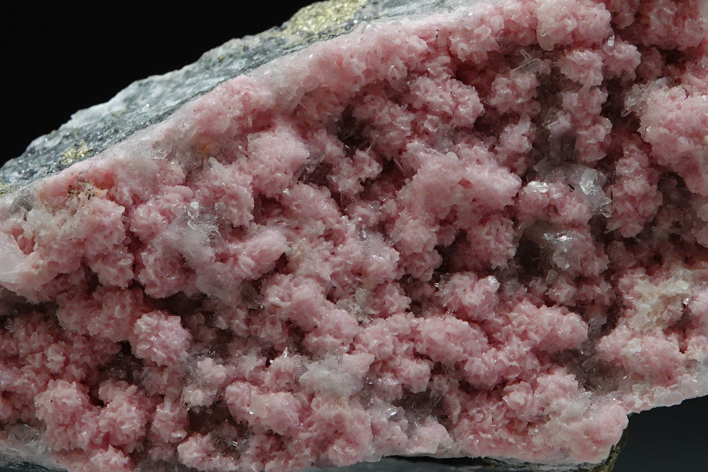 Rhodochrosite sur matrice, Calcite & inclusions polymétalliques - Taille cabinet - Bulgarie - 1402 ct